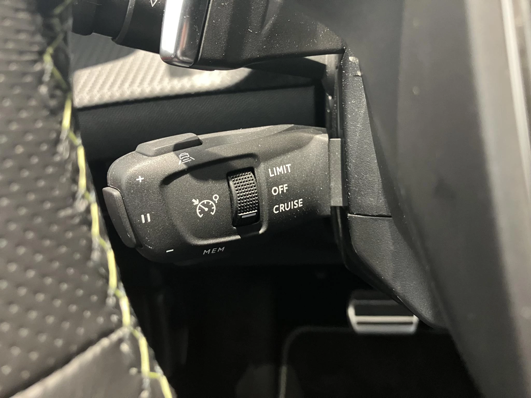 Peugeot 208 Hybrid 136 e-DCS6 GT