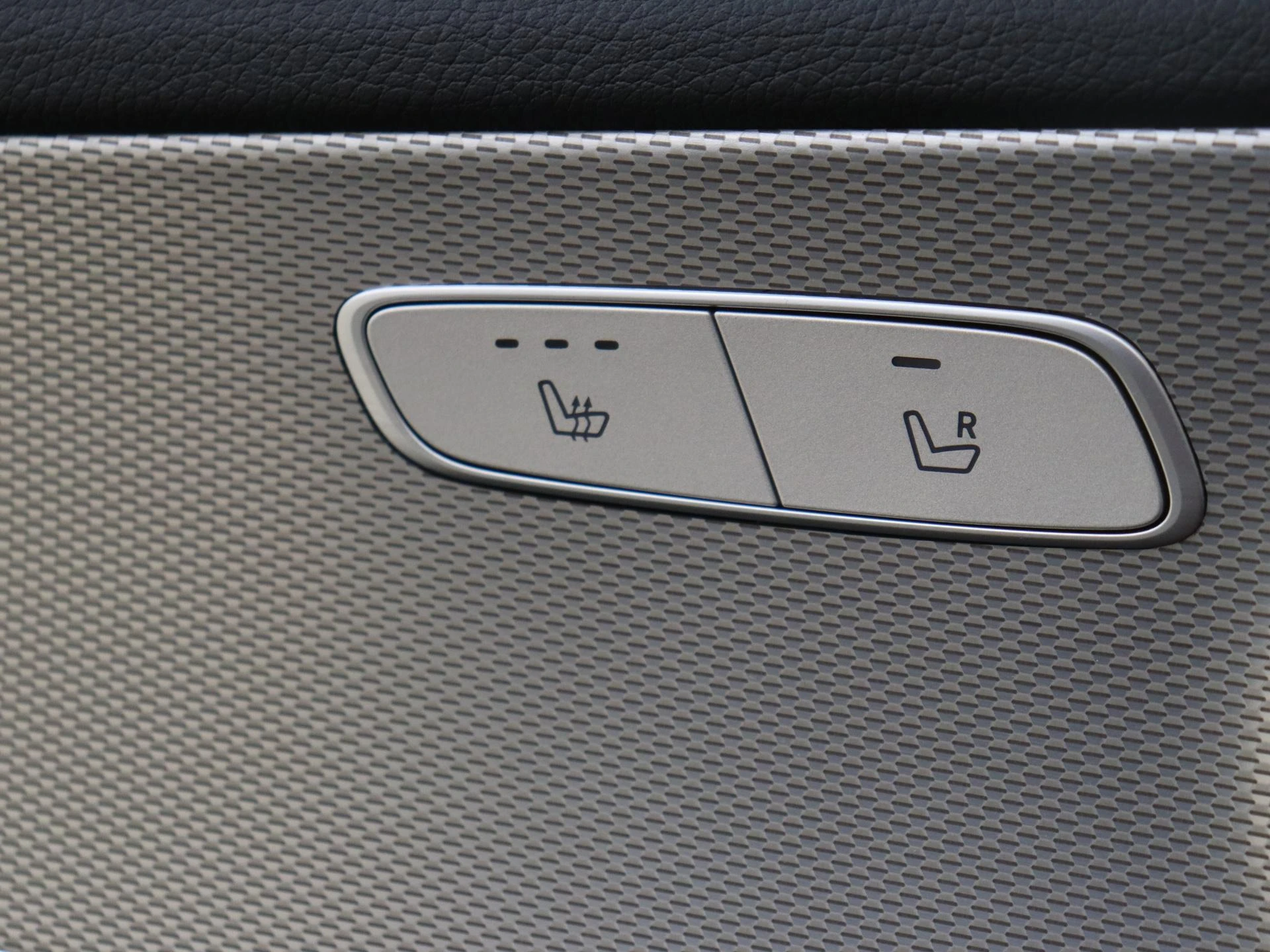 Mercedes-Benz-E-Klasse-image-24