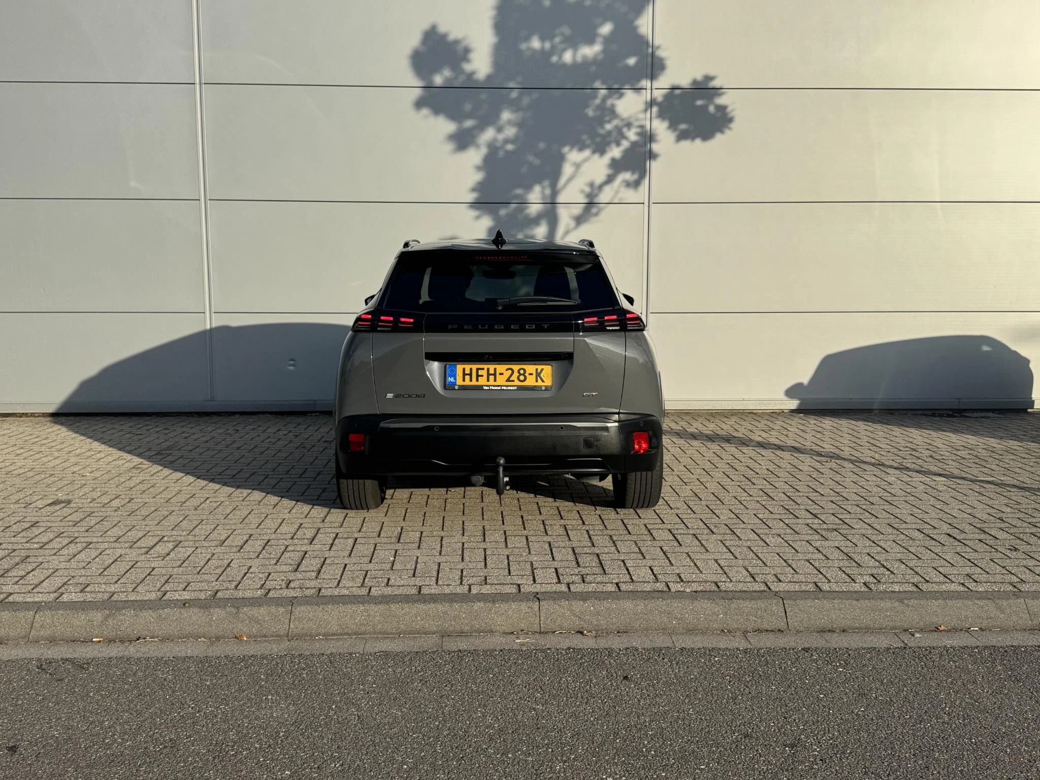Peugeot-e-2008-image-4