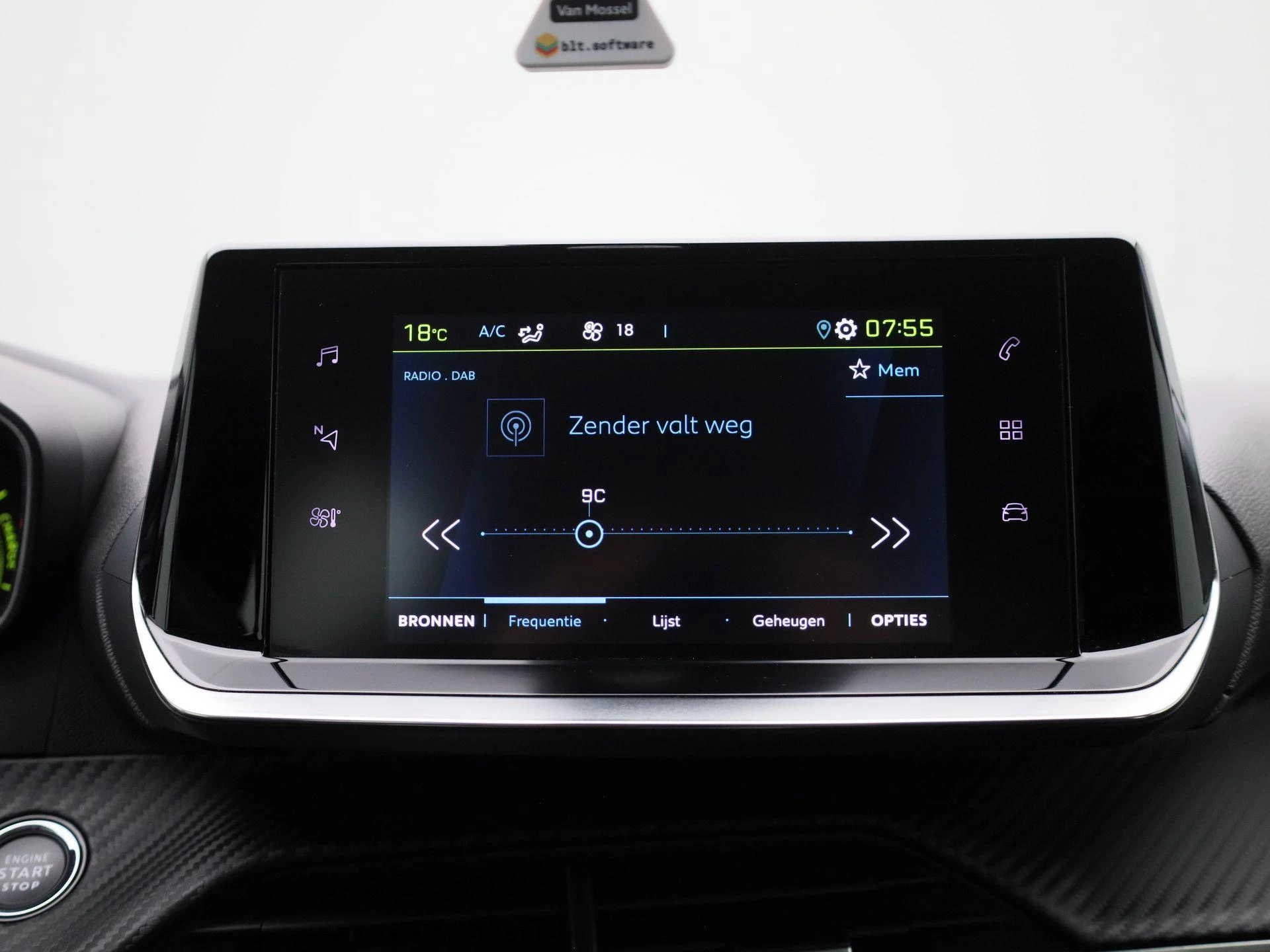Peugeot-e-208-image-15