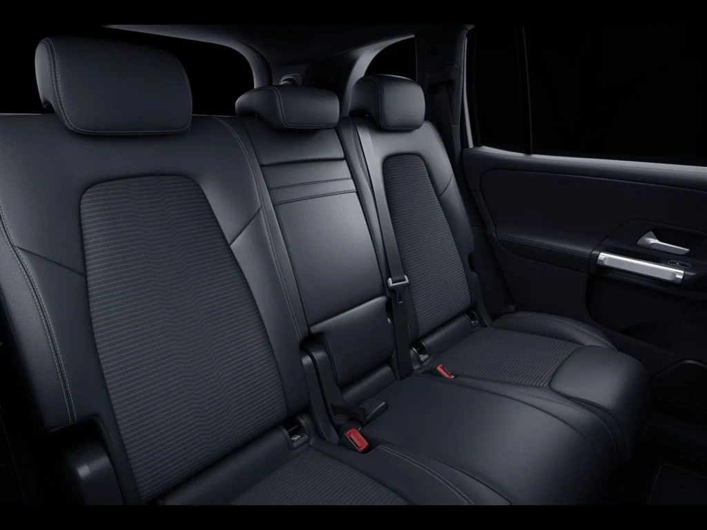 Mercedes-Benz-GLB 200-image-11