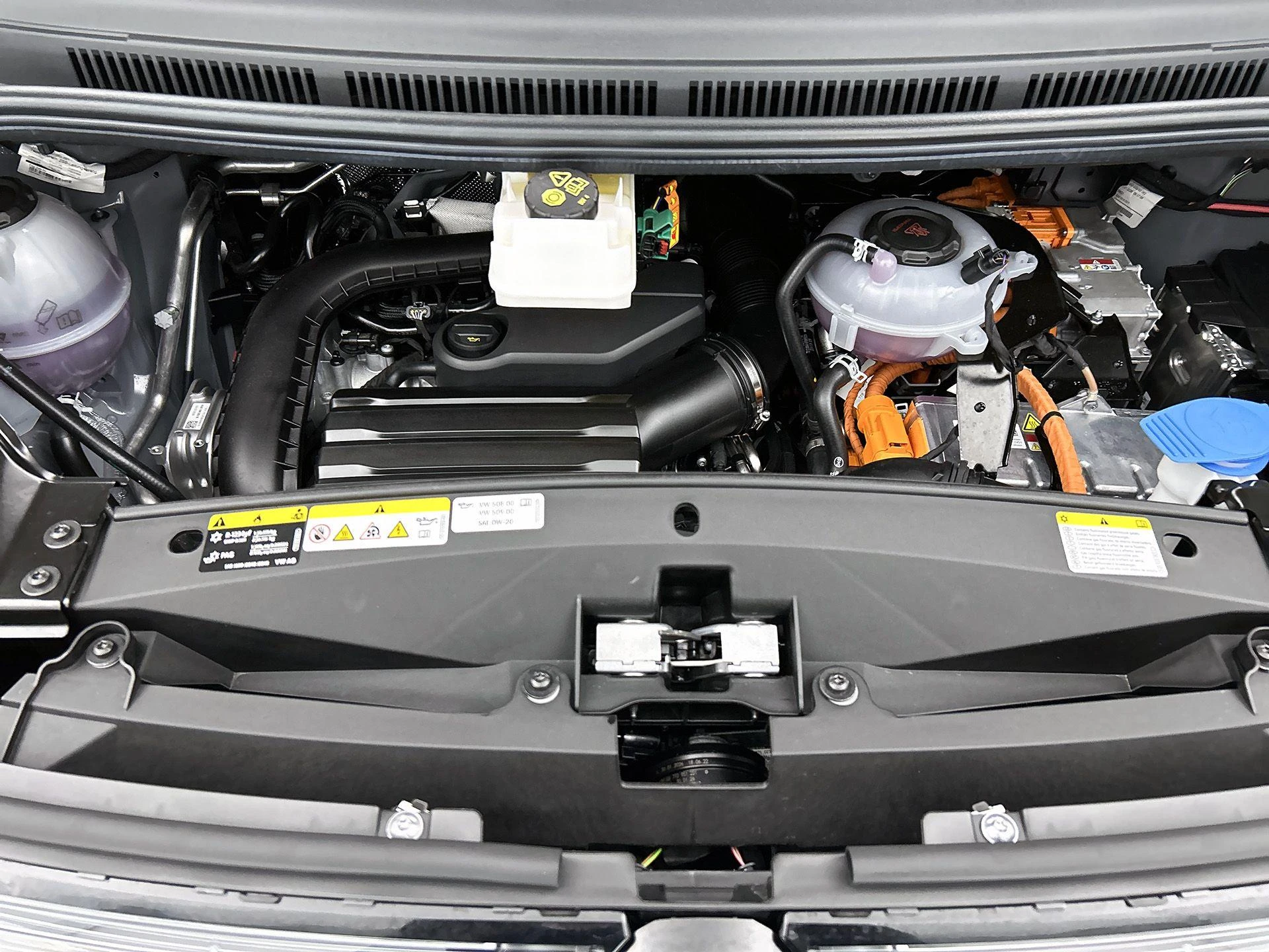 Volkswagen-Multivan-image-34