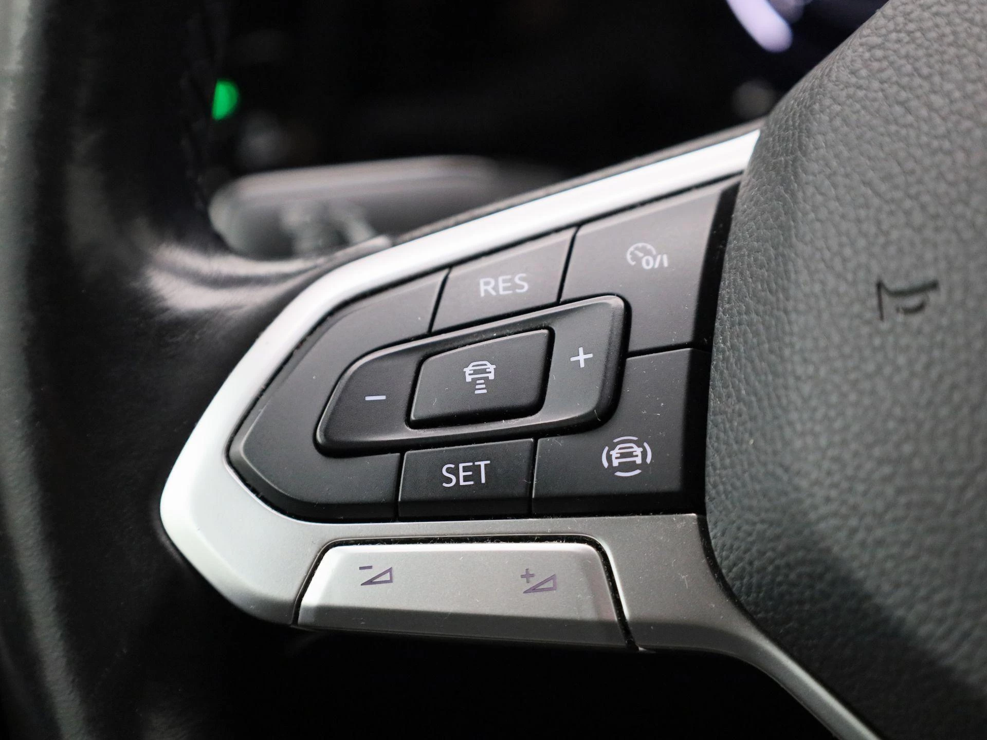 Volkswagen-Golf-image-17