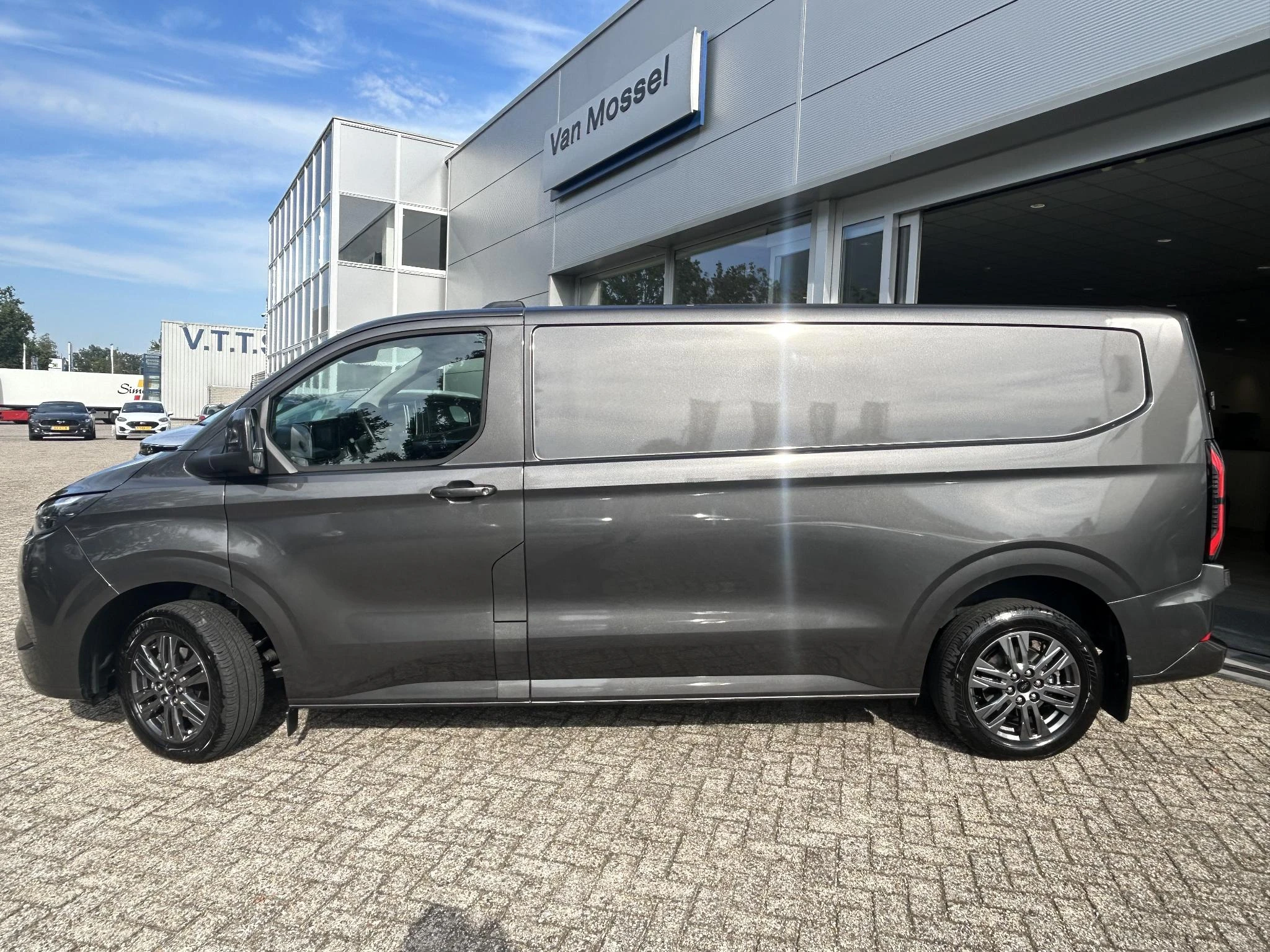 Ford-E-Transit-image-1