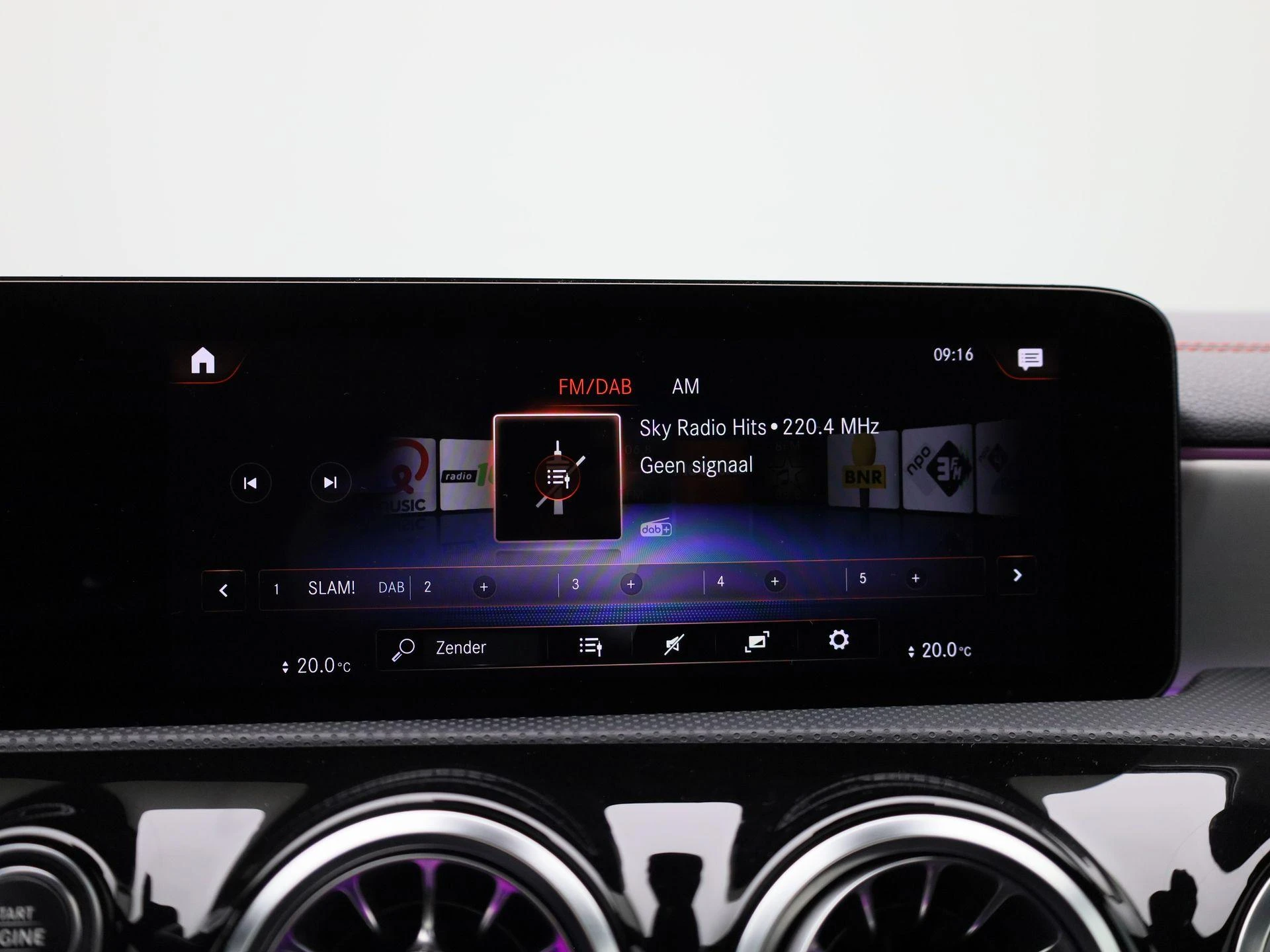 Mercedes-Benz-CLA-image-19