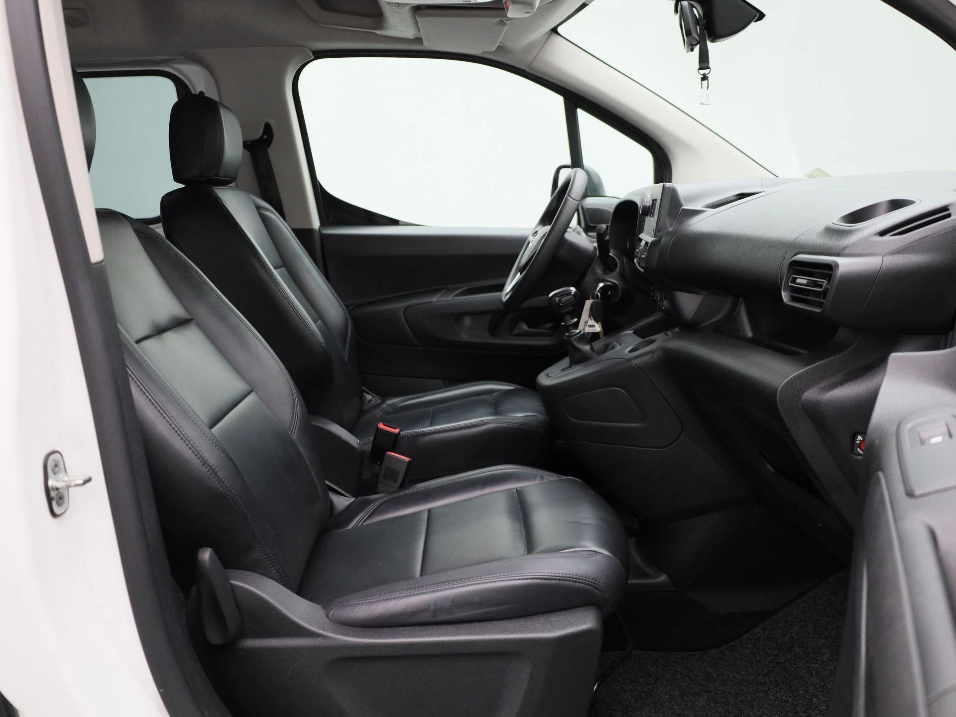 Opel-Combo Life-image-10
