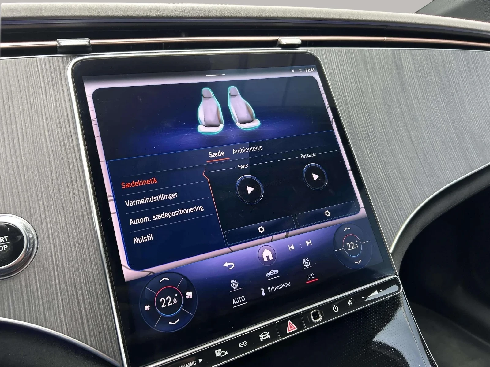 Mercedes-Benz-EQE-image-18