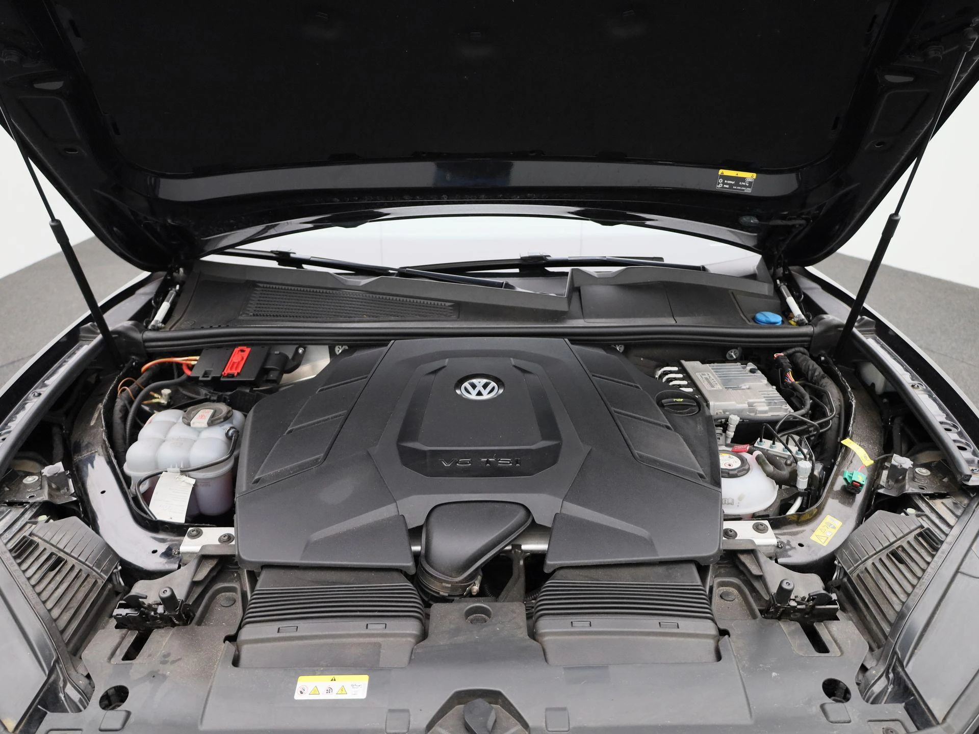 Volkswagen-Touareg-image-56