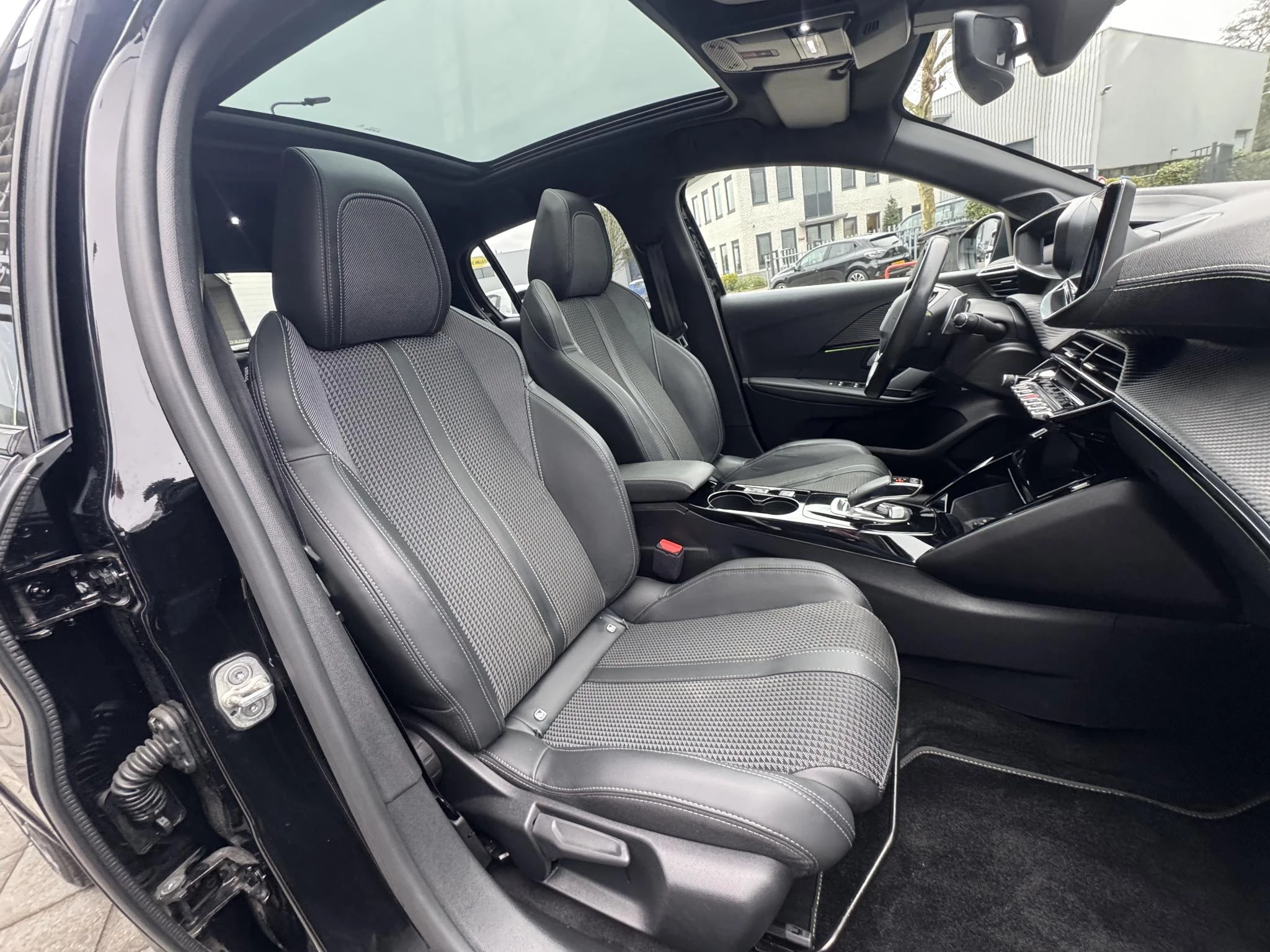 Peugeot-208-image-15