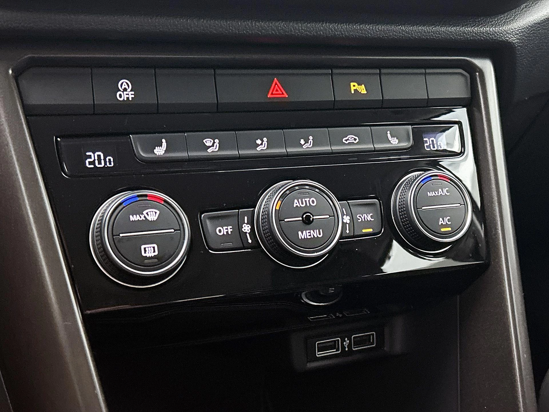 Volkswagen-T-Roc-image-18