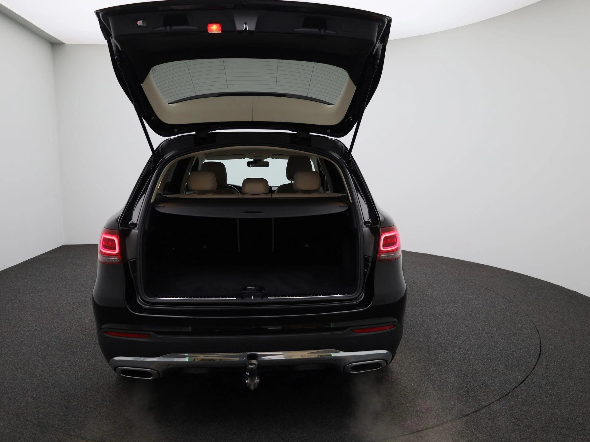 Mercedes-Benz-GLC-image-11