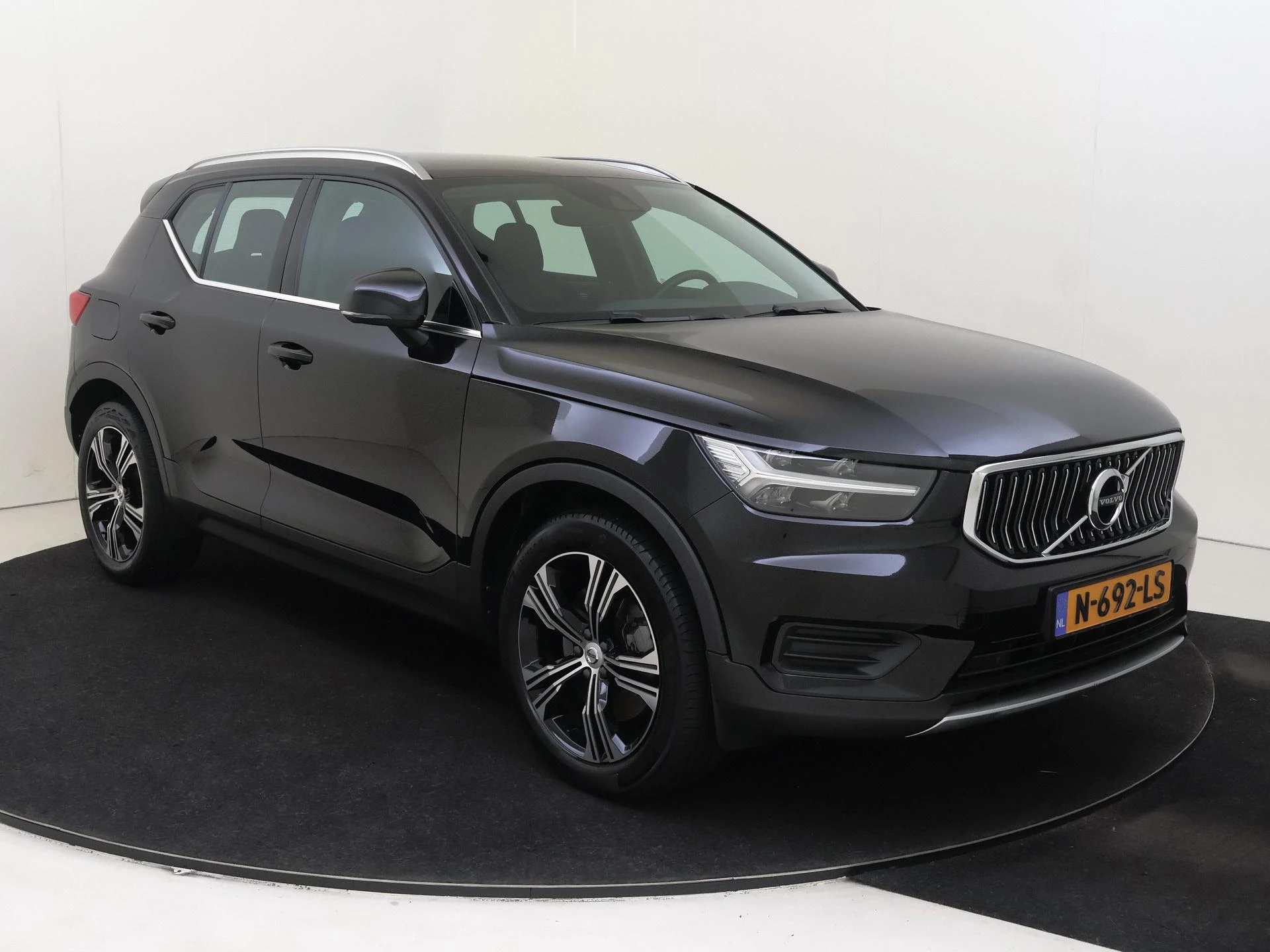 Volvo-XC40-image-1