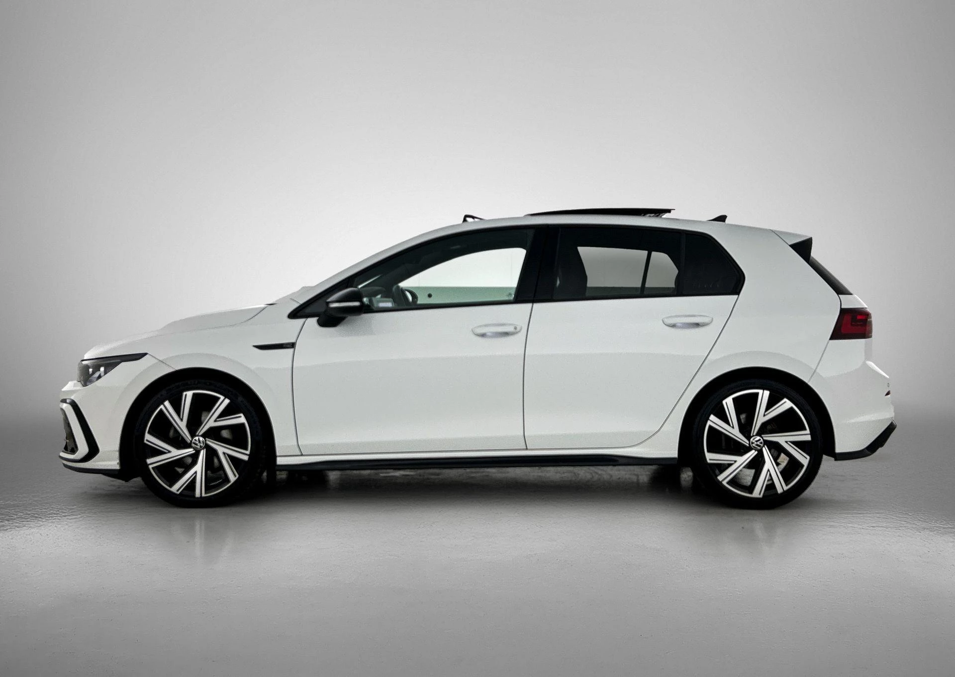 Volkswagen-Golf-image-3