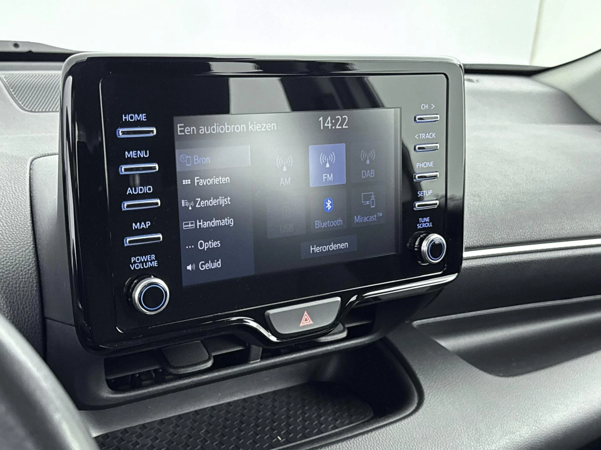 Toyota-Yaris-image-11