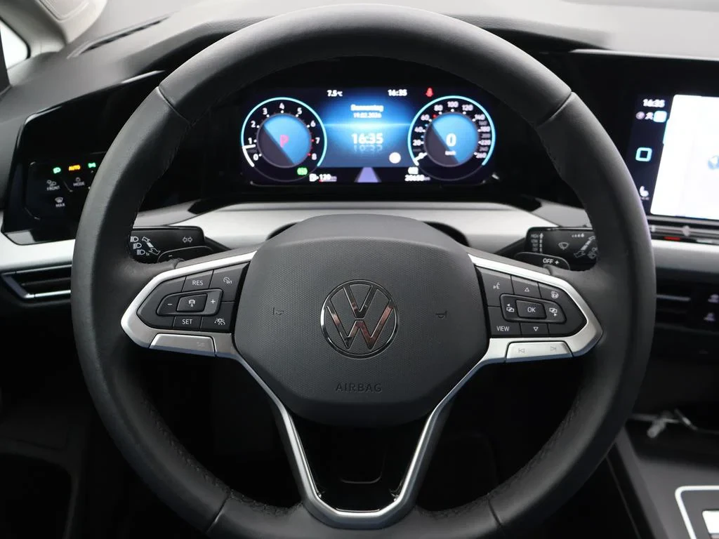 Volkswagen-Golf-image-19