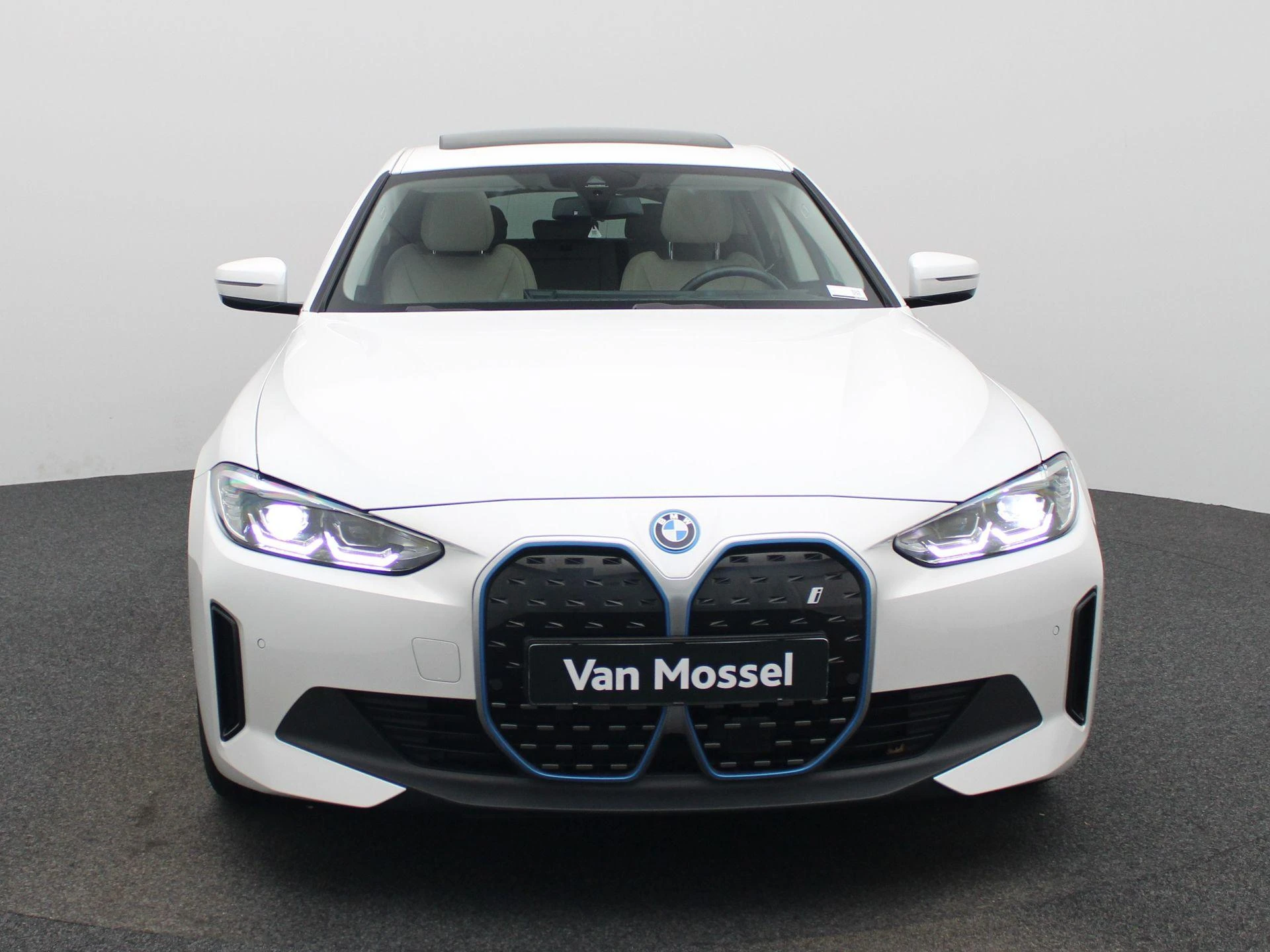 BMW-i4-image-2