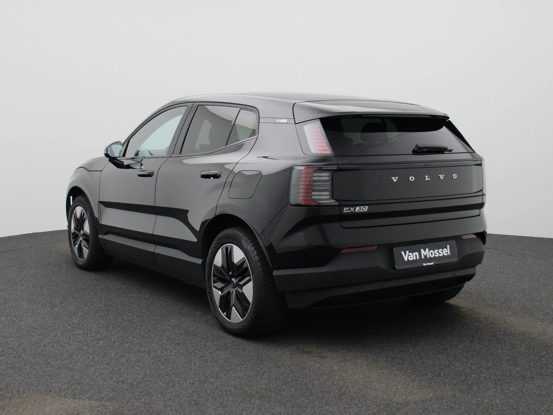 Volvo-EX30-image-1