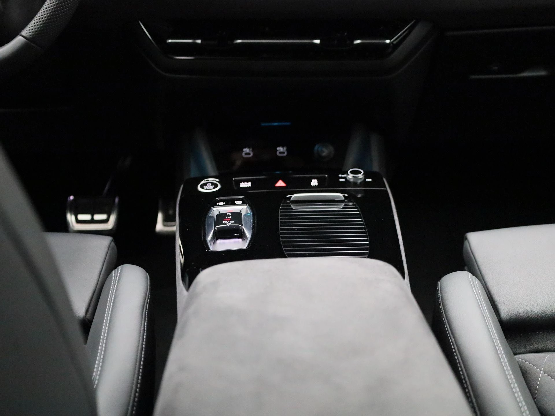 Audi-Q6 e-tron-image-9