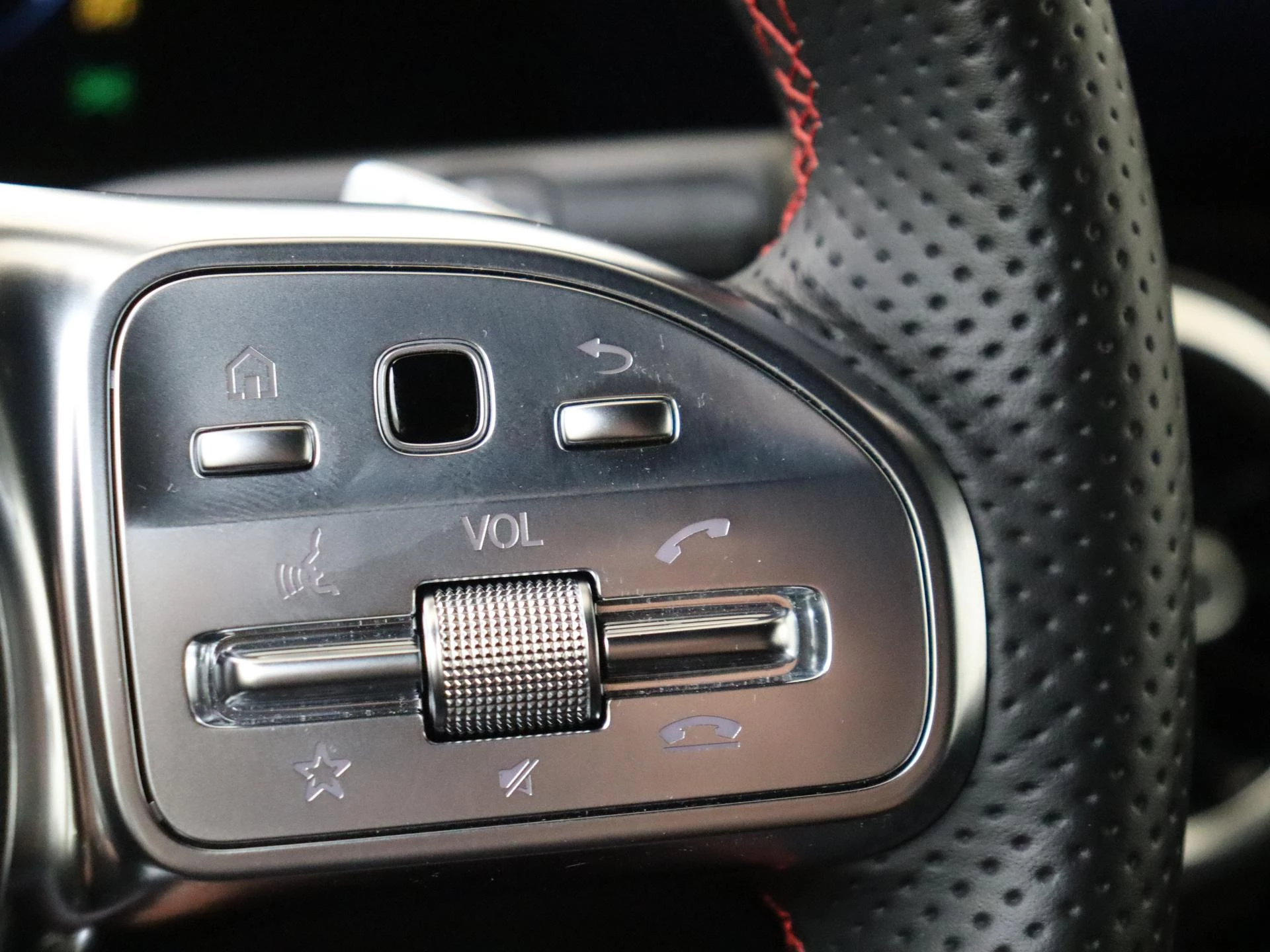 Mercedes-Benz-B-Klasse-image-13