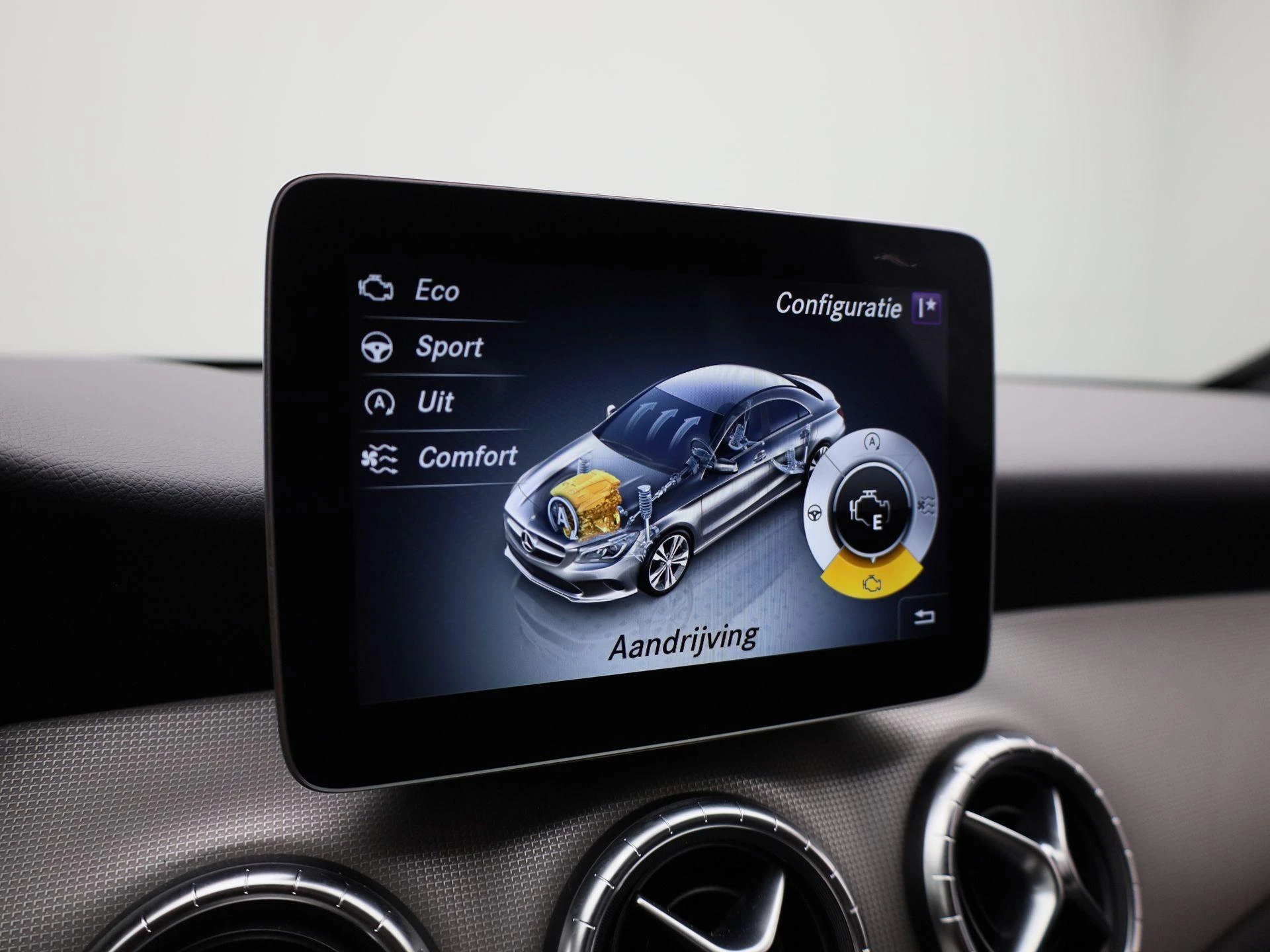 Mercedes-Benz-CLA-image-29