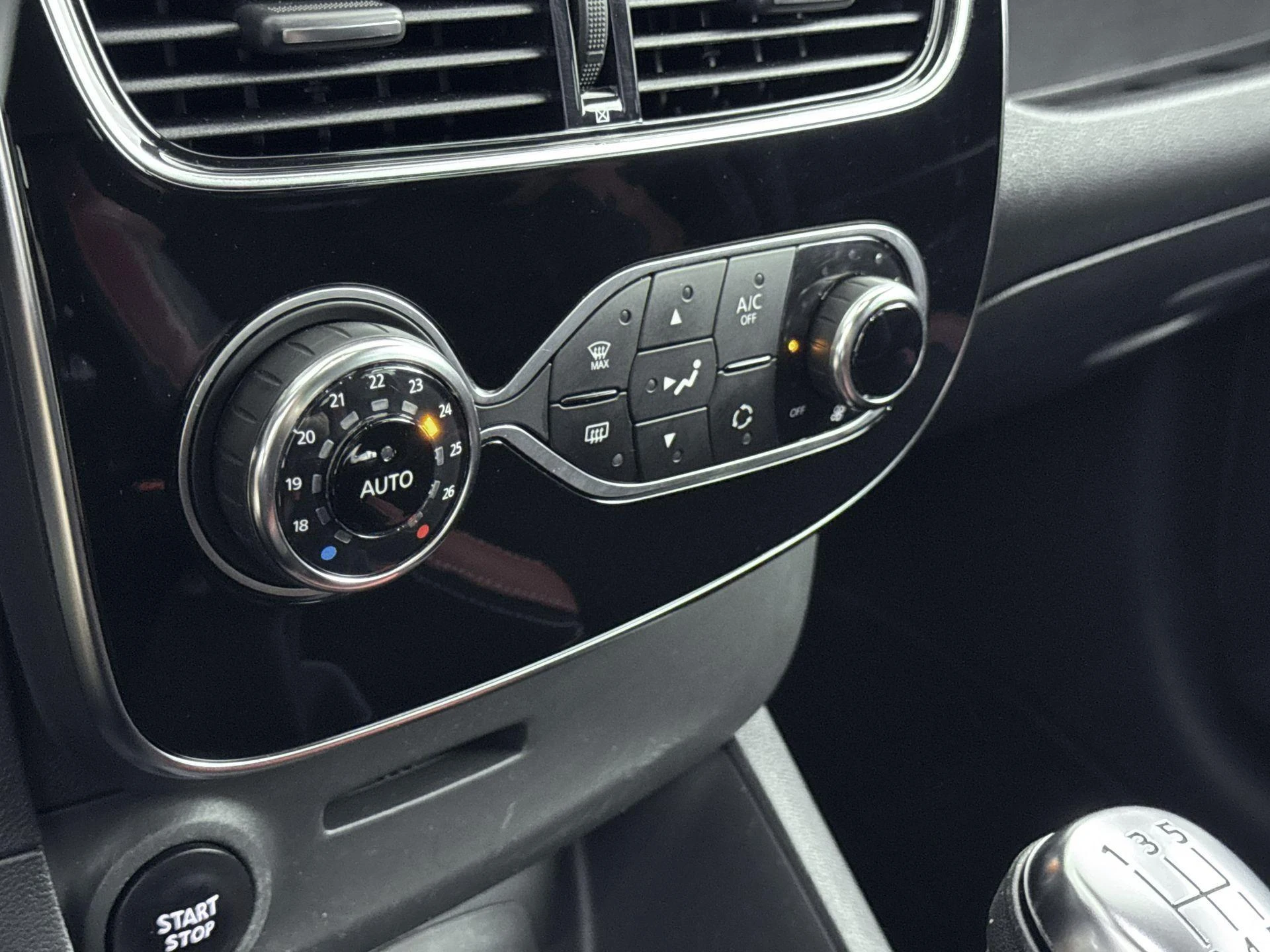 Renault-Clio-image-18