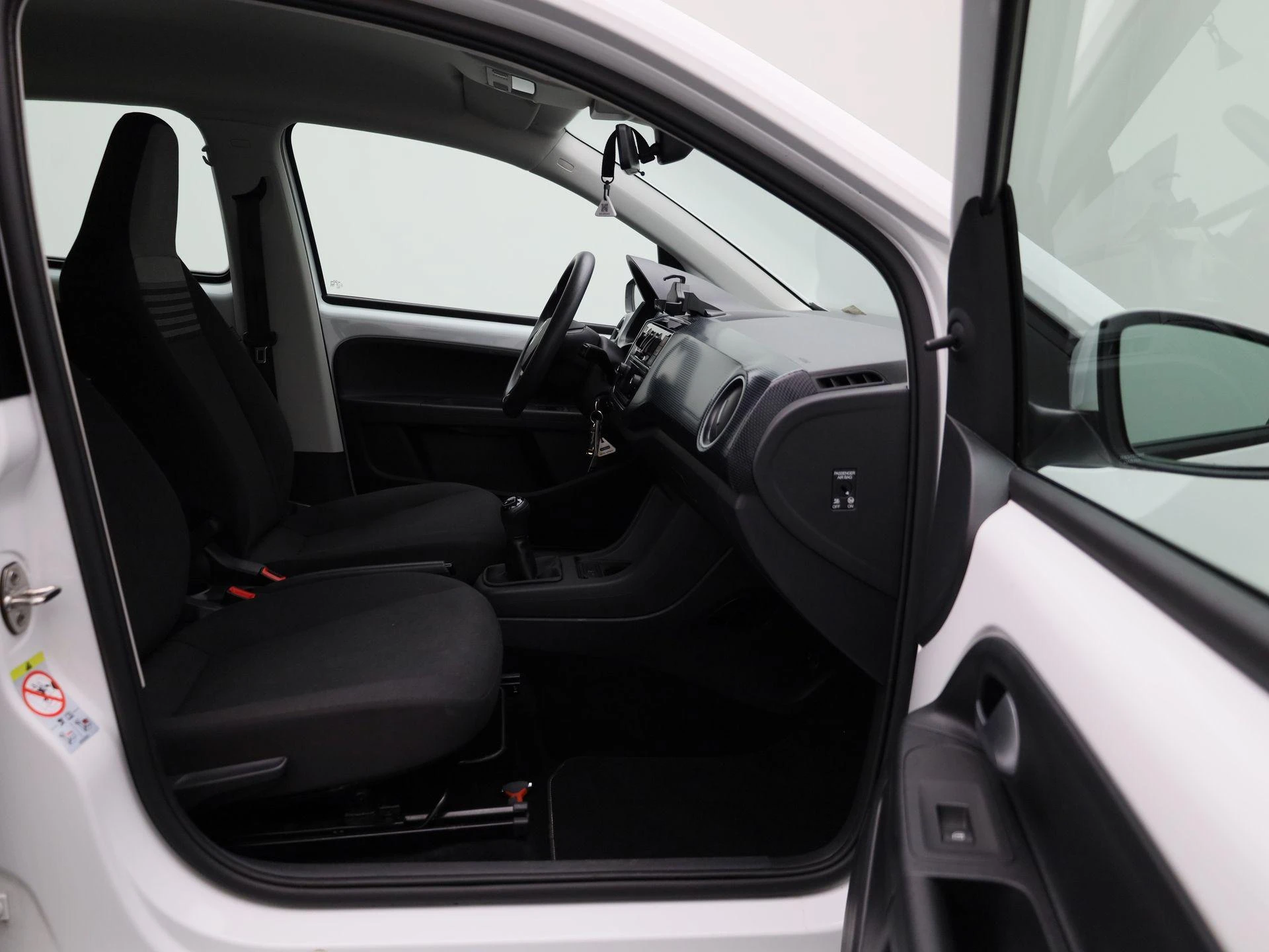 Volkswagen-up!-image-26