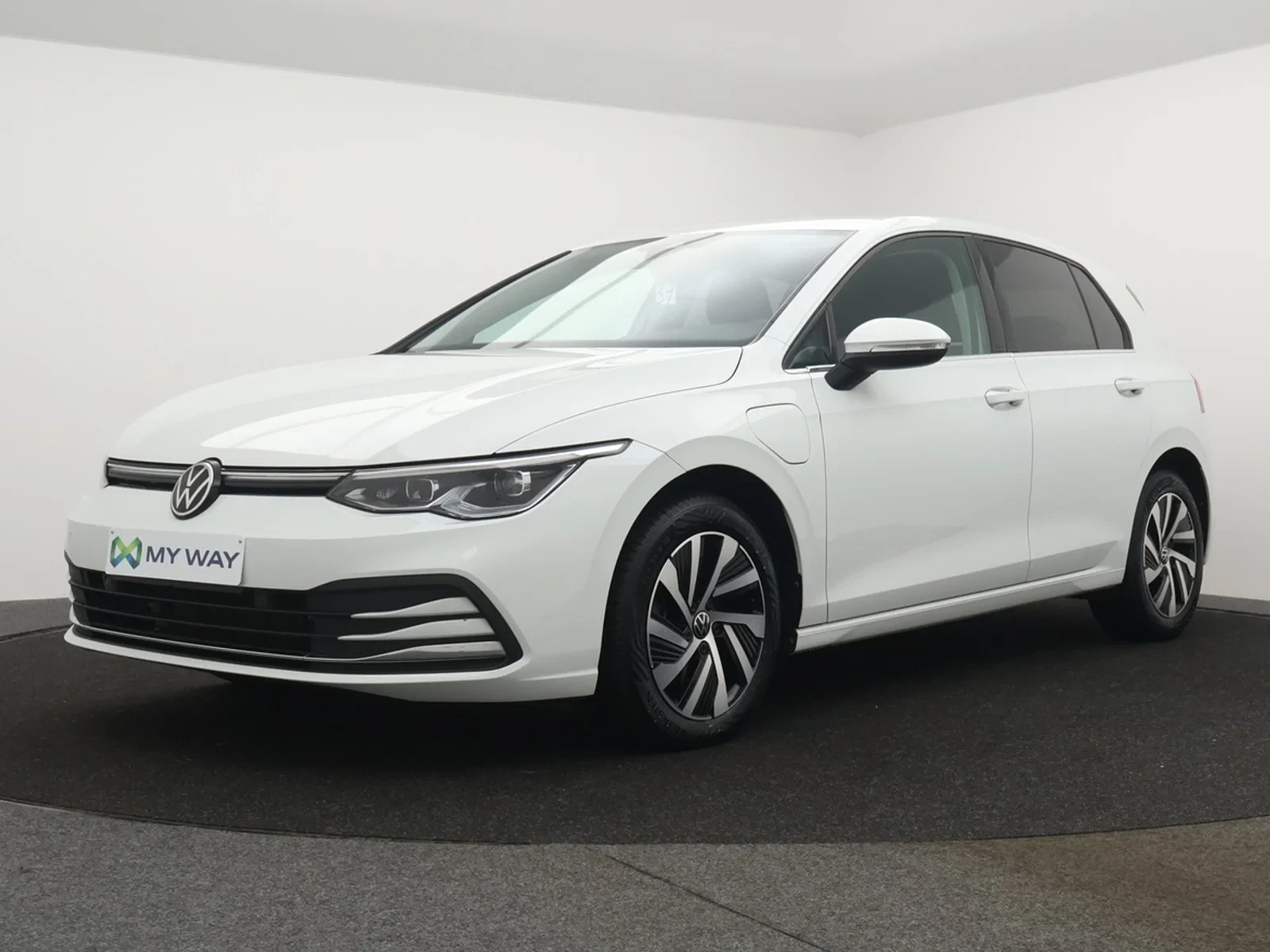 Volkswagen-Golf-image-0