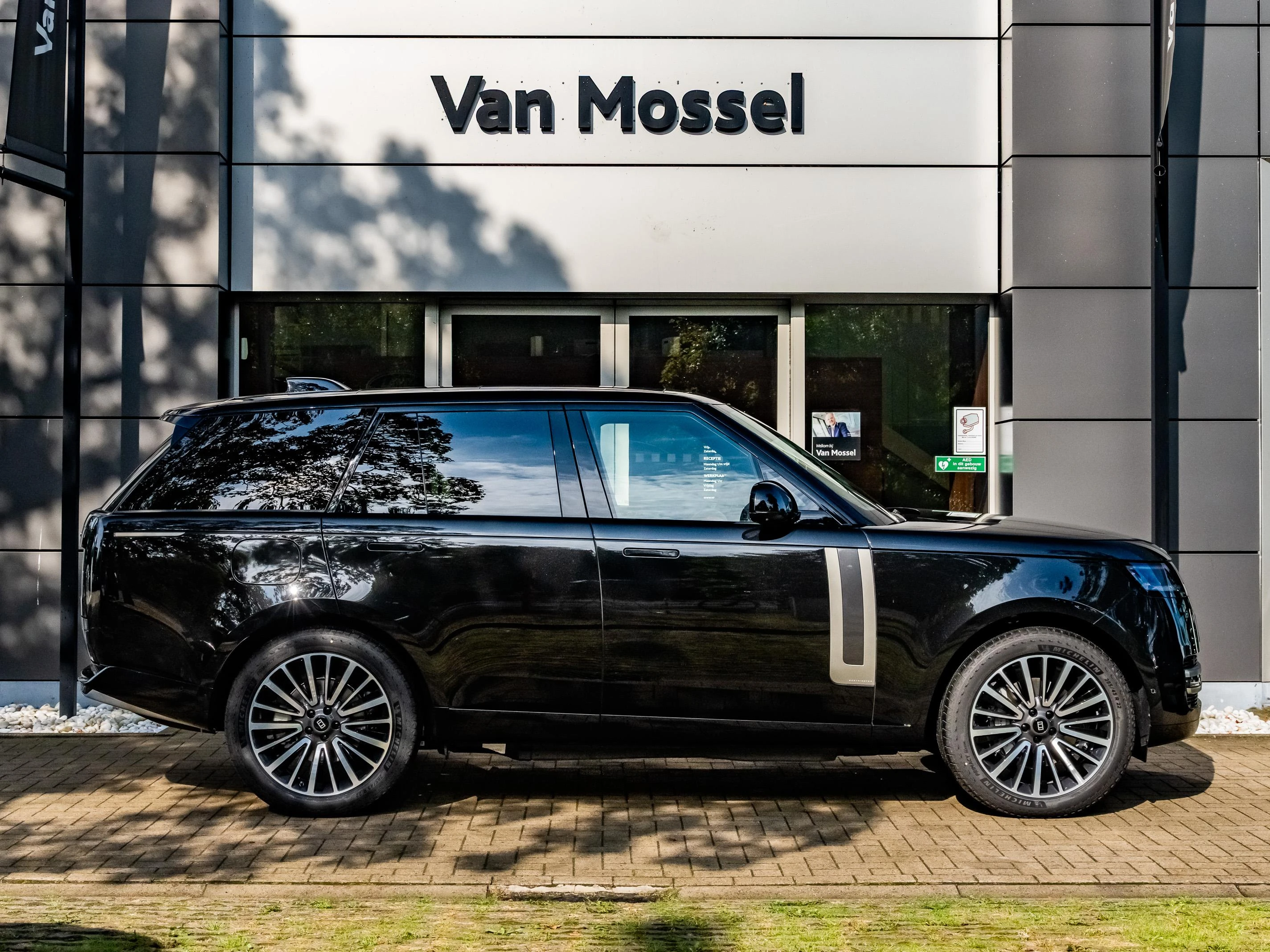Land Rover-Range Rover-image-6