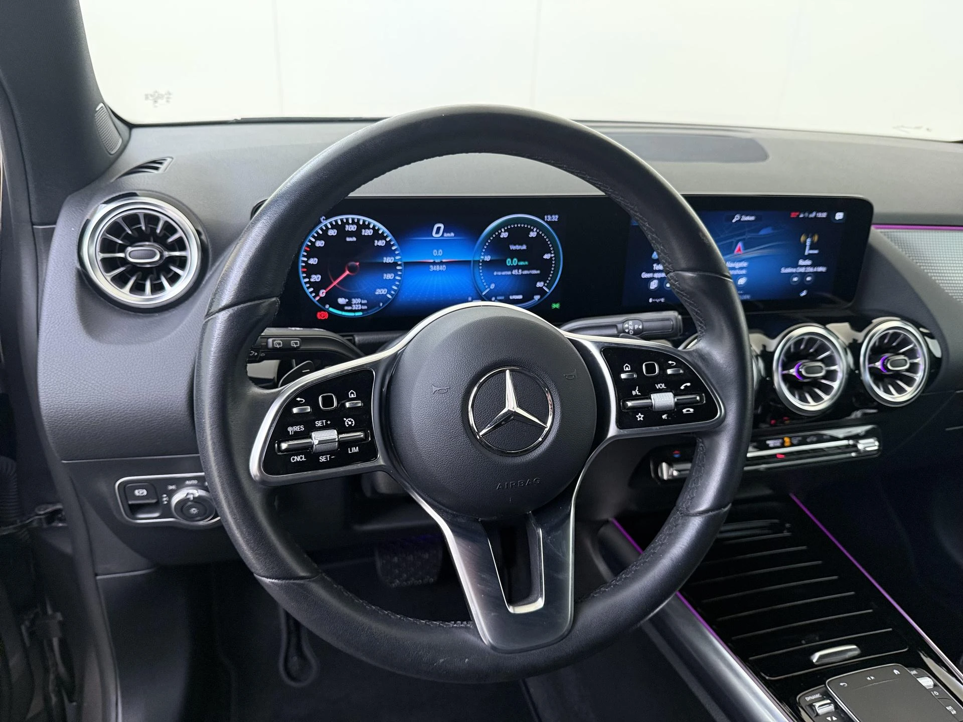 Mercedes-Benz-EQA-image-9