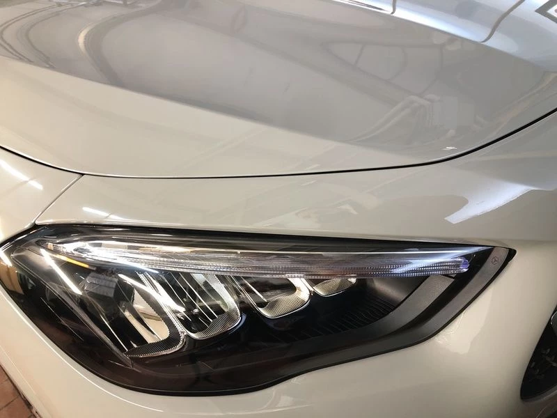 Mercedes-Benz-GLA 200 d-image-12