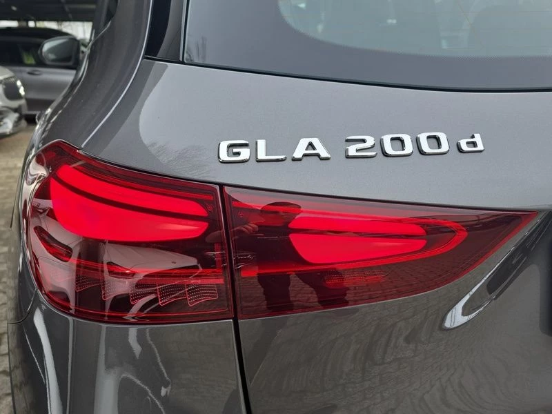 Mercedes-Benz GLA 200 d PROGRESSIVE AHK DISTRONIC MBUX KLIMA ProgressiveC118 GLA 200 d PROGRESSIVE AHK DISTRONIC MBUX KLIMA Progressive