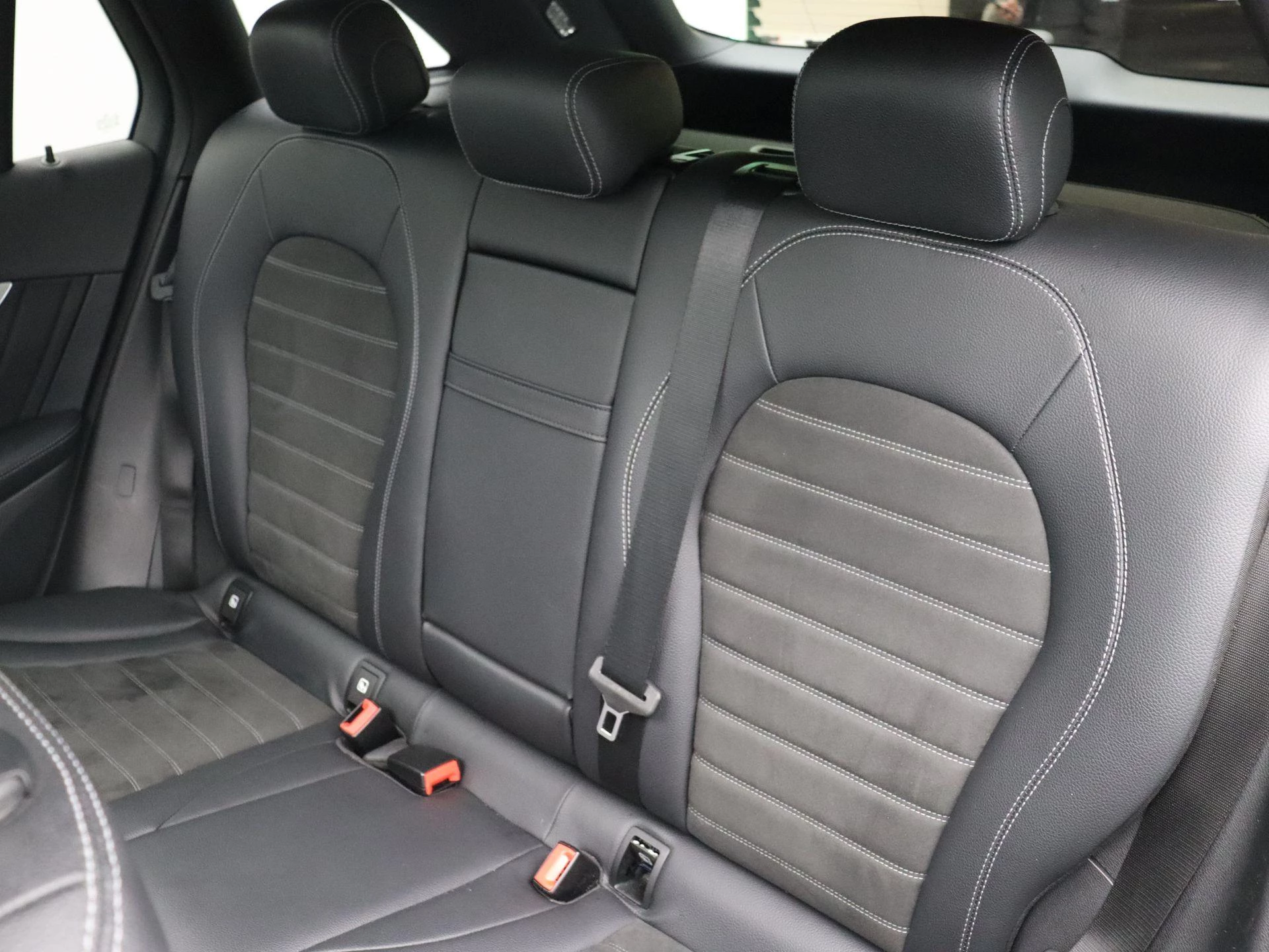 Mercedes-Benz GLC 300e SUV AMG LINE + PANO DAK + BURMESTER + CARPLAY + SURROUND VIEW +