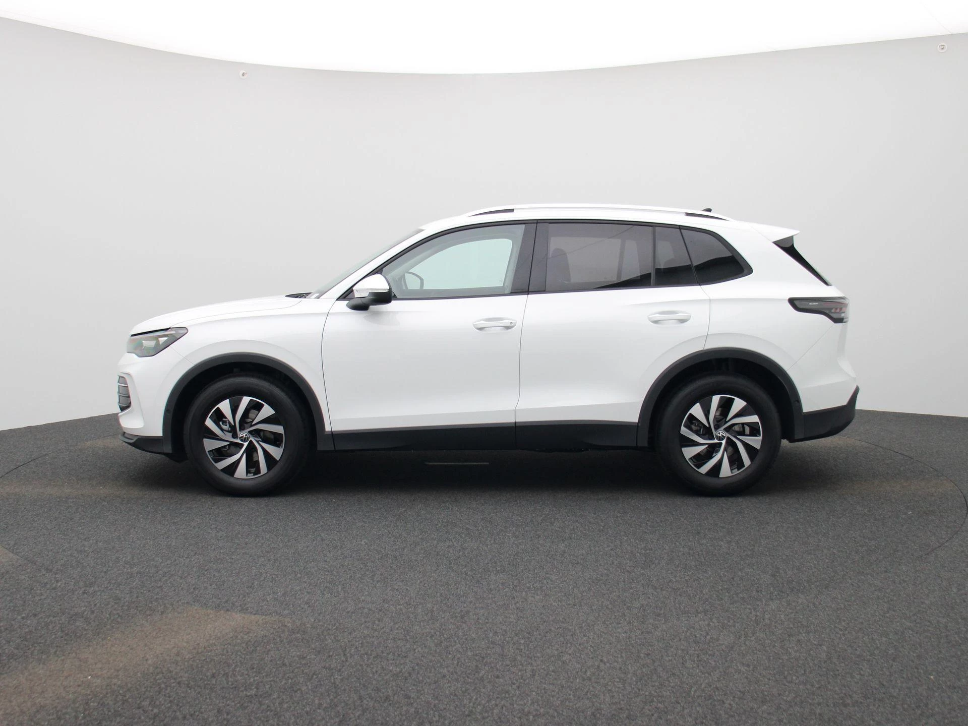 Volkswagen-Tiguan-image-3