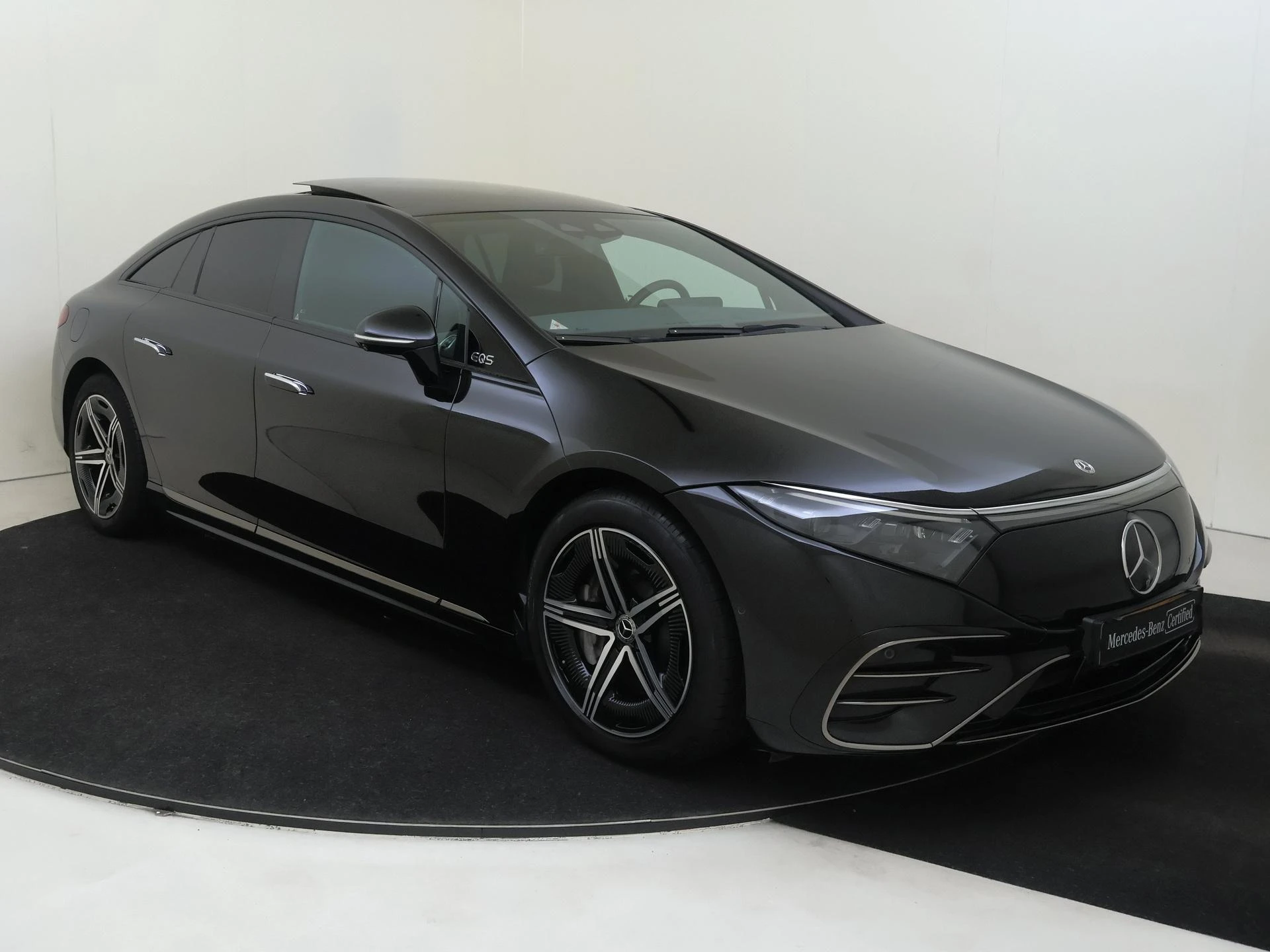 Mercedes-Benz-EQS-image-1