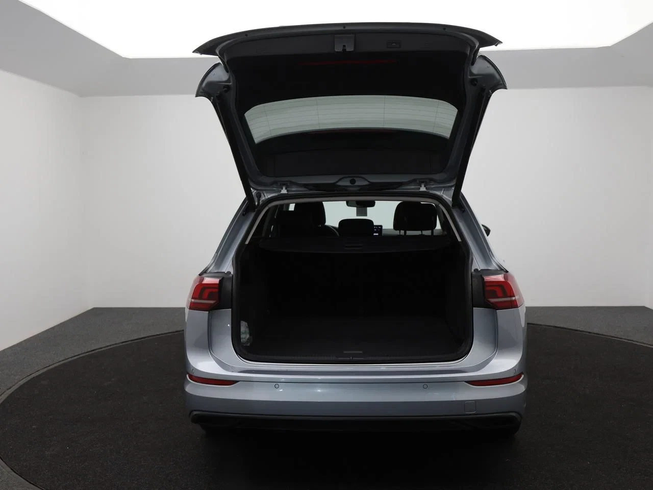 Volkswagen-Golf-image-31