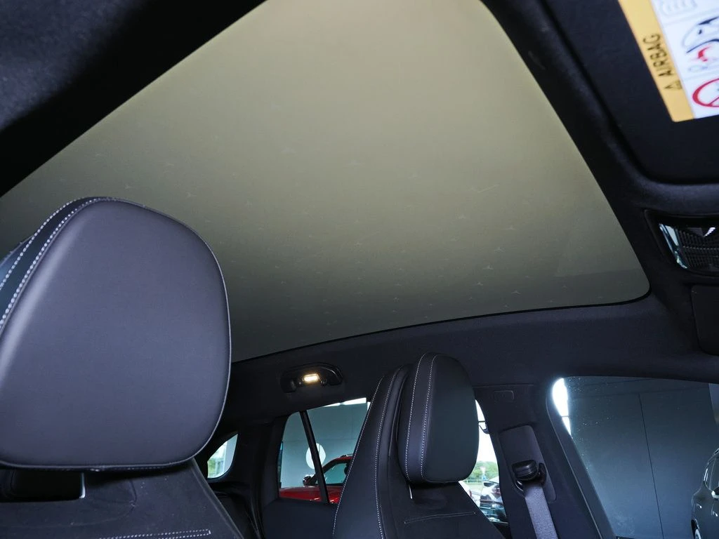 Mercedes-Benz-GLC 400-image-12