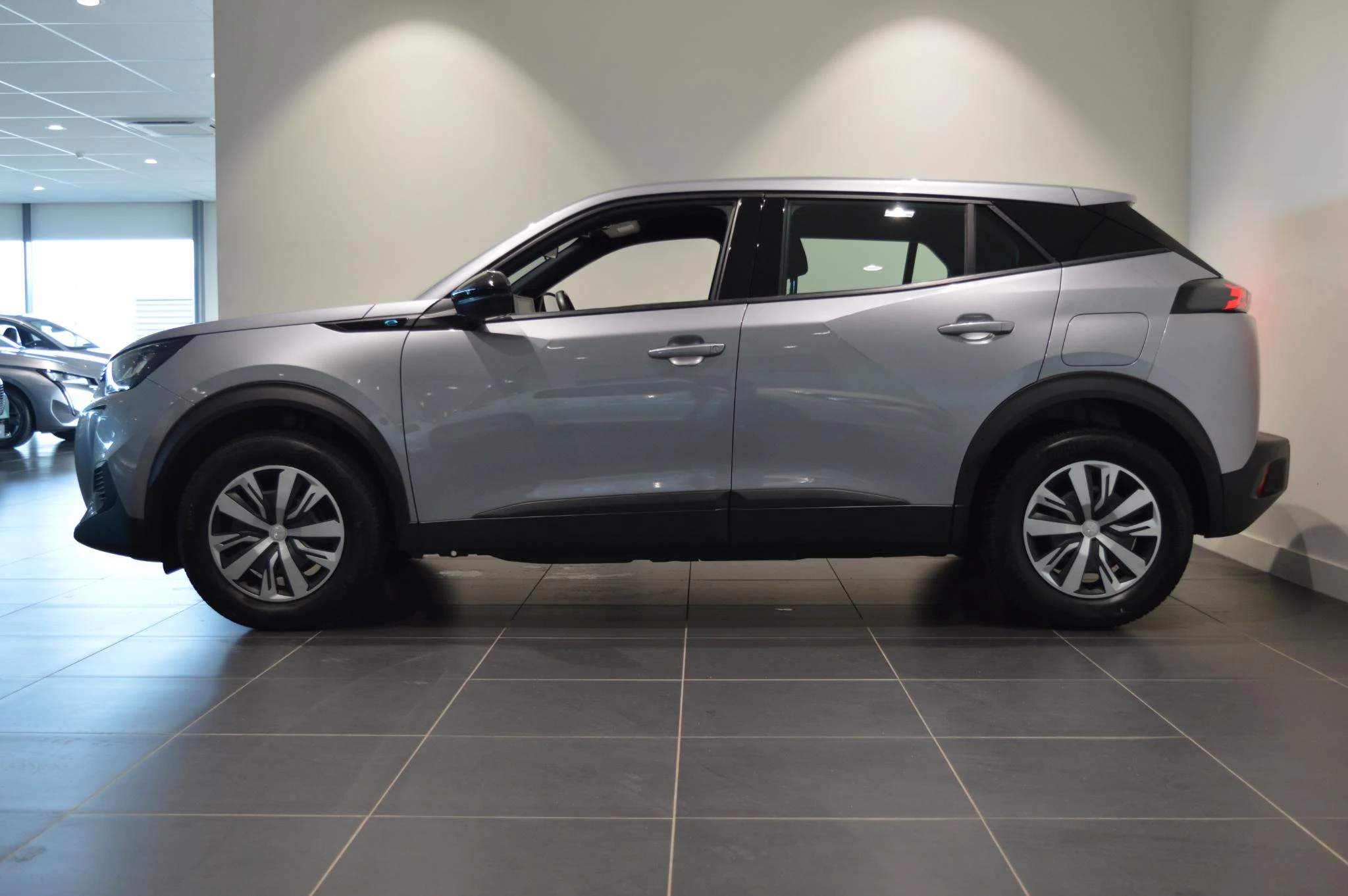 Peugeot-e-2008-image-3