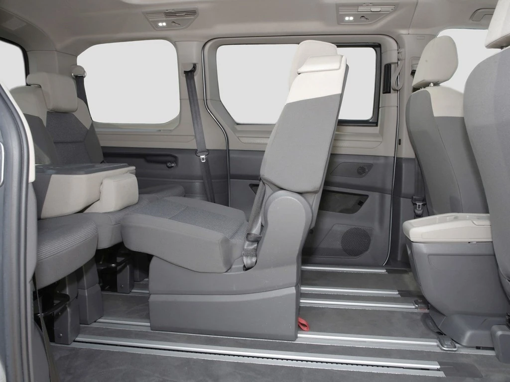 Volkswagen-Multivan-image-9