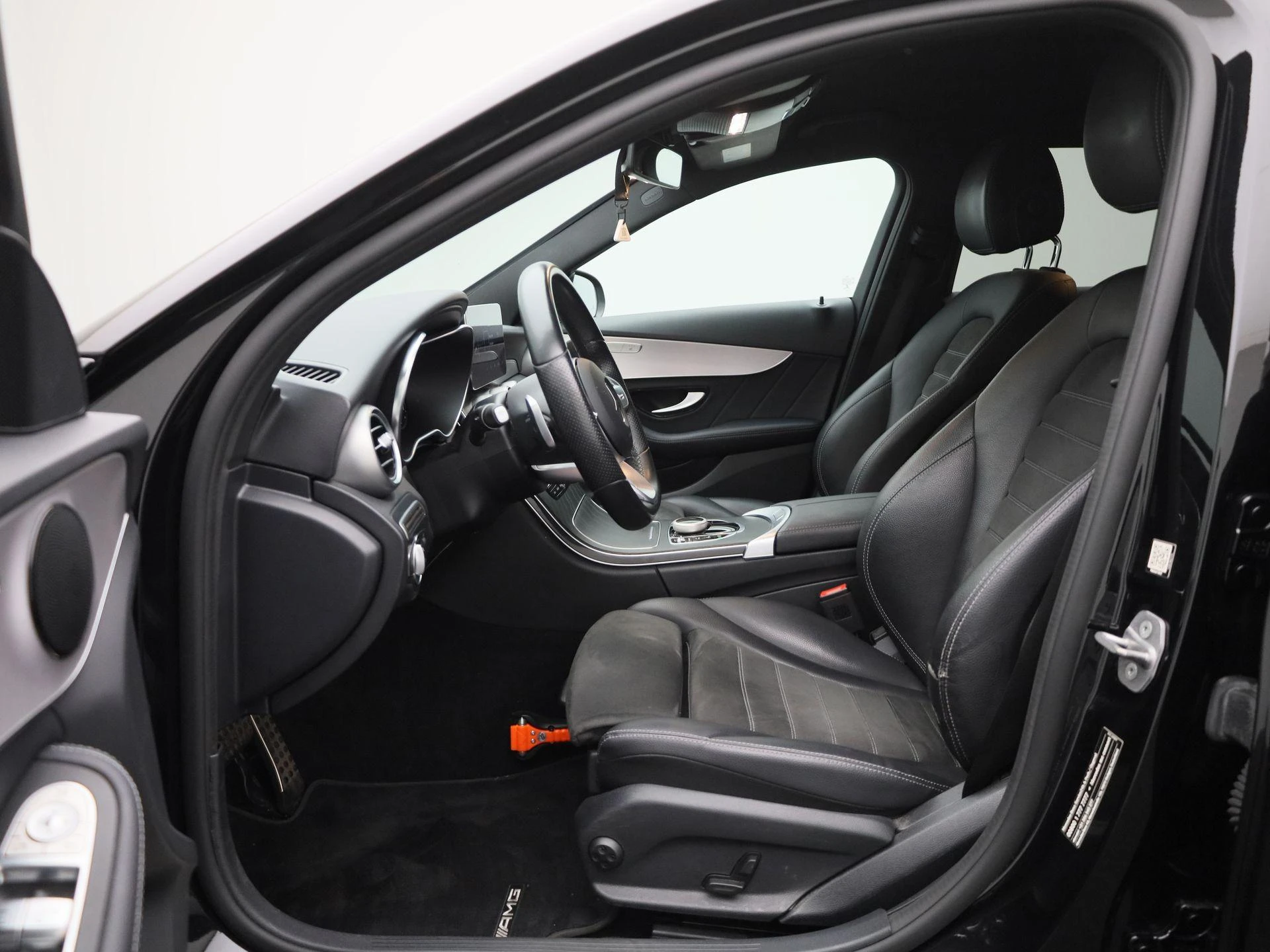 Mercedes-Benz-C-Klasse-image-10