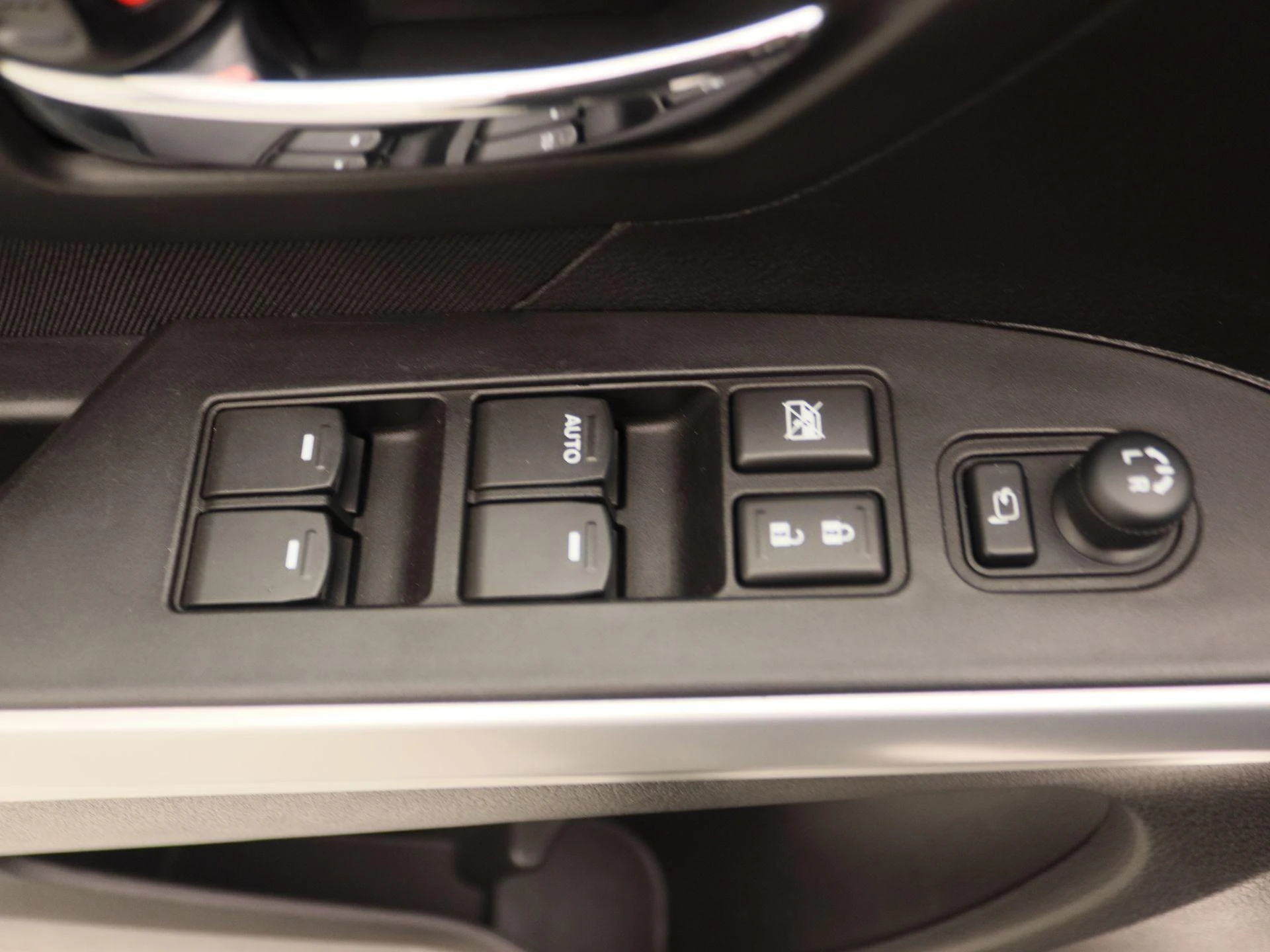 Suzuki-S-Cross-image-21