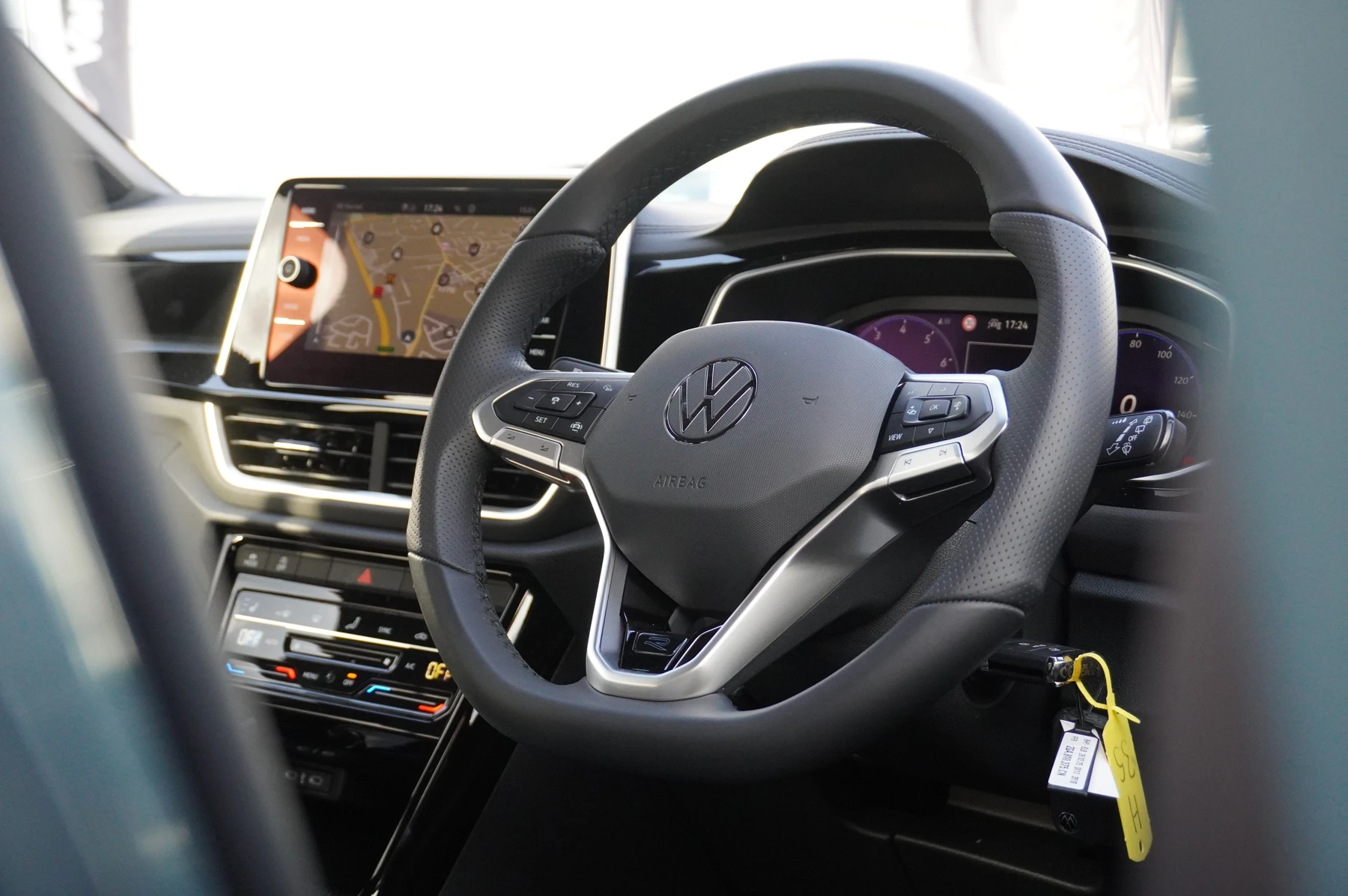 Volkswagen-T-Roc-image-24