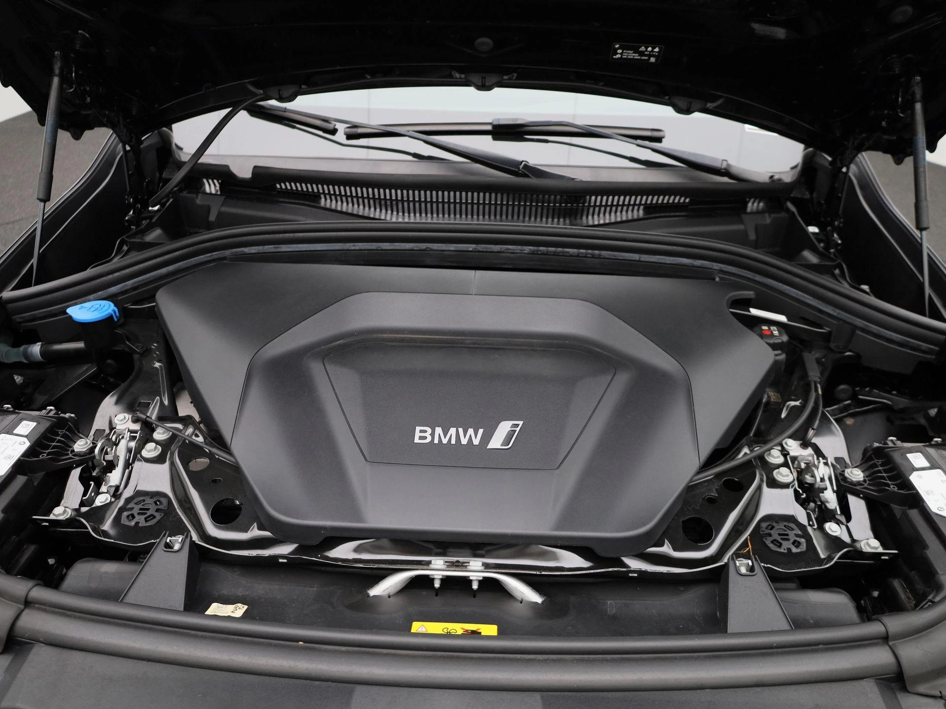 BMW-iX1-image-43