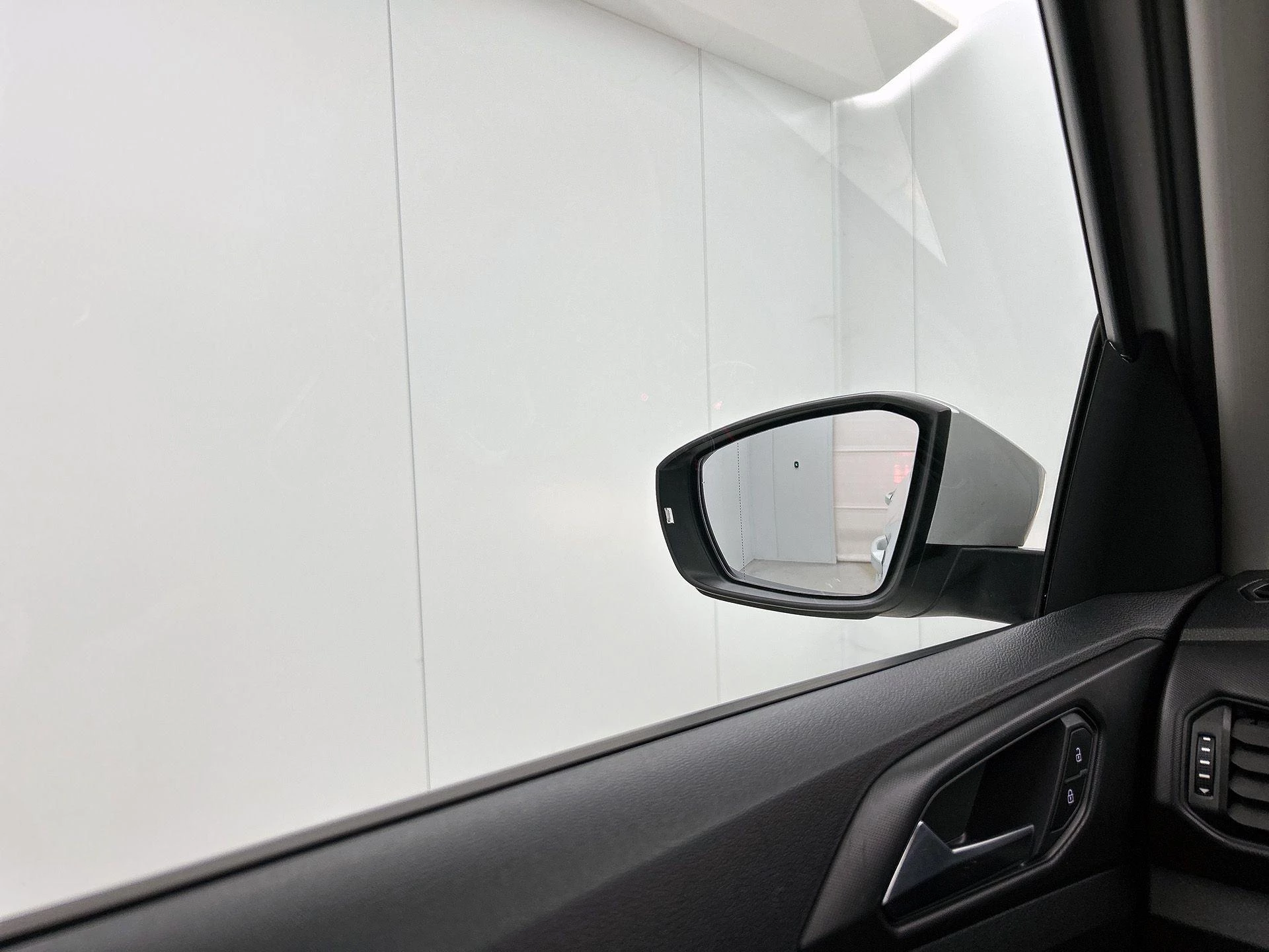 Volkswagen-T-Cross-image-15