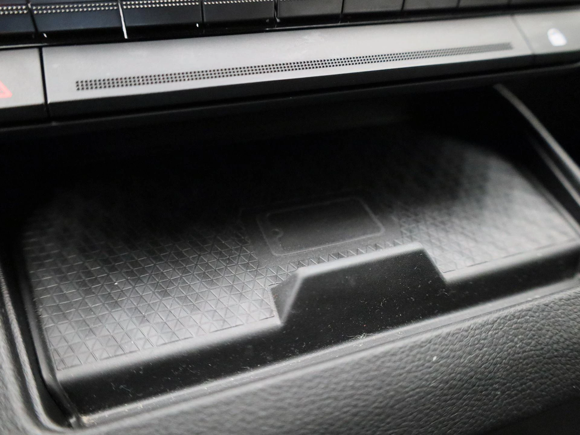 Renault-Megane E-Tech-image-25