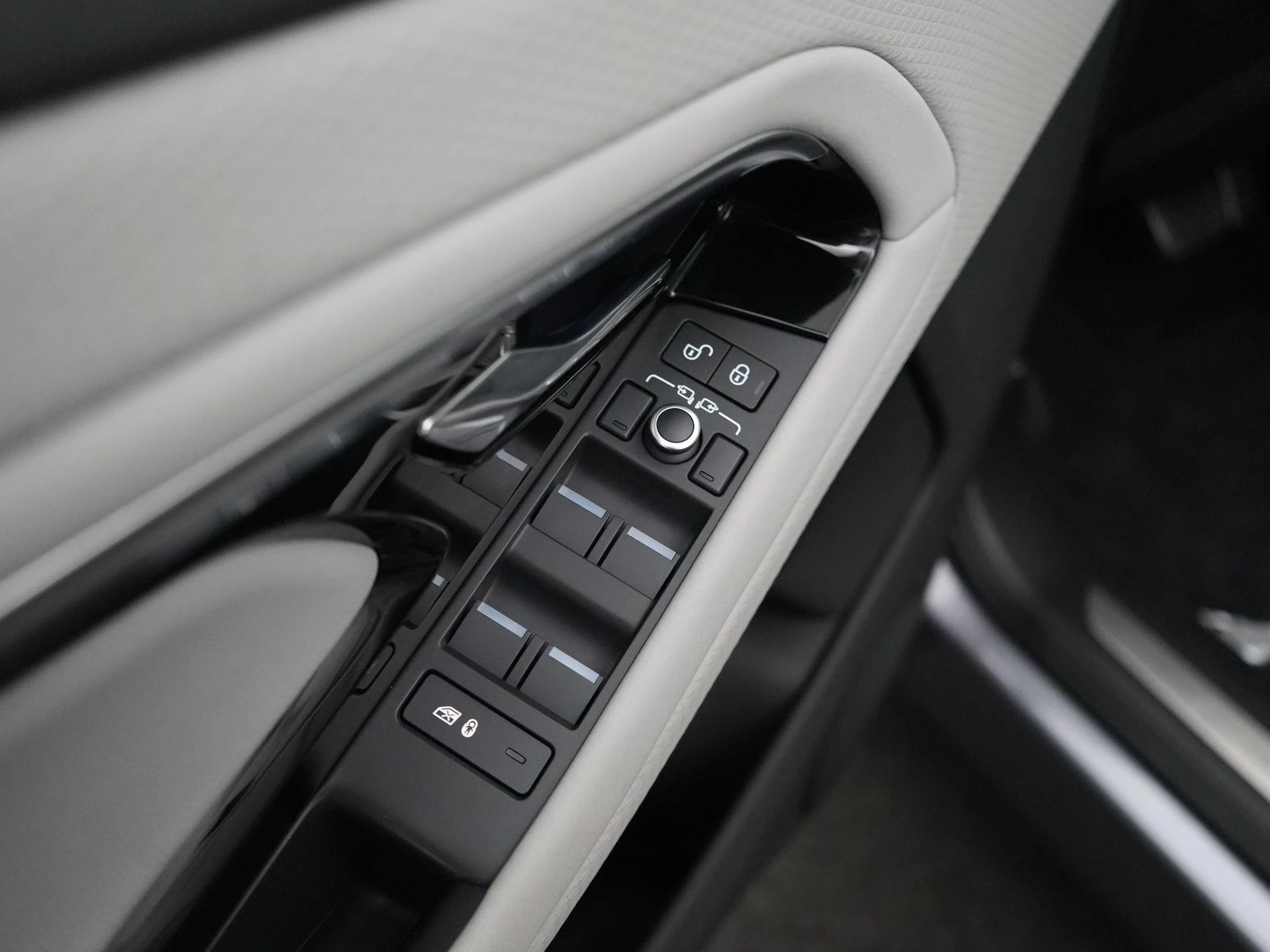 Land Rover-Range Rover Evoque-image-36