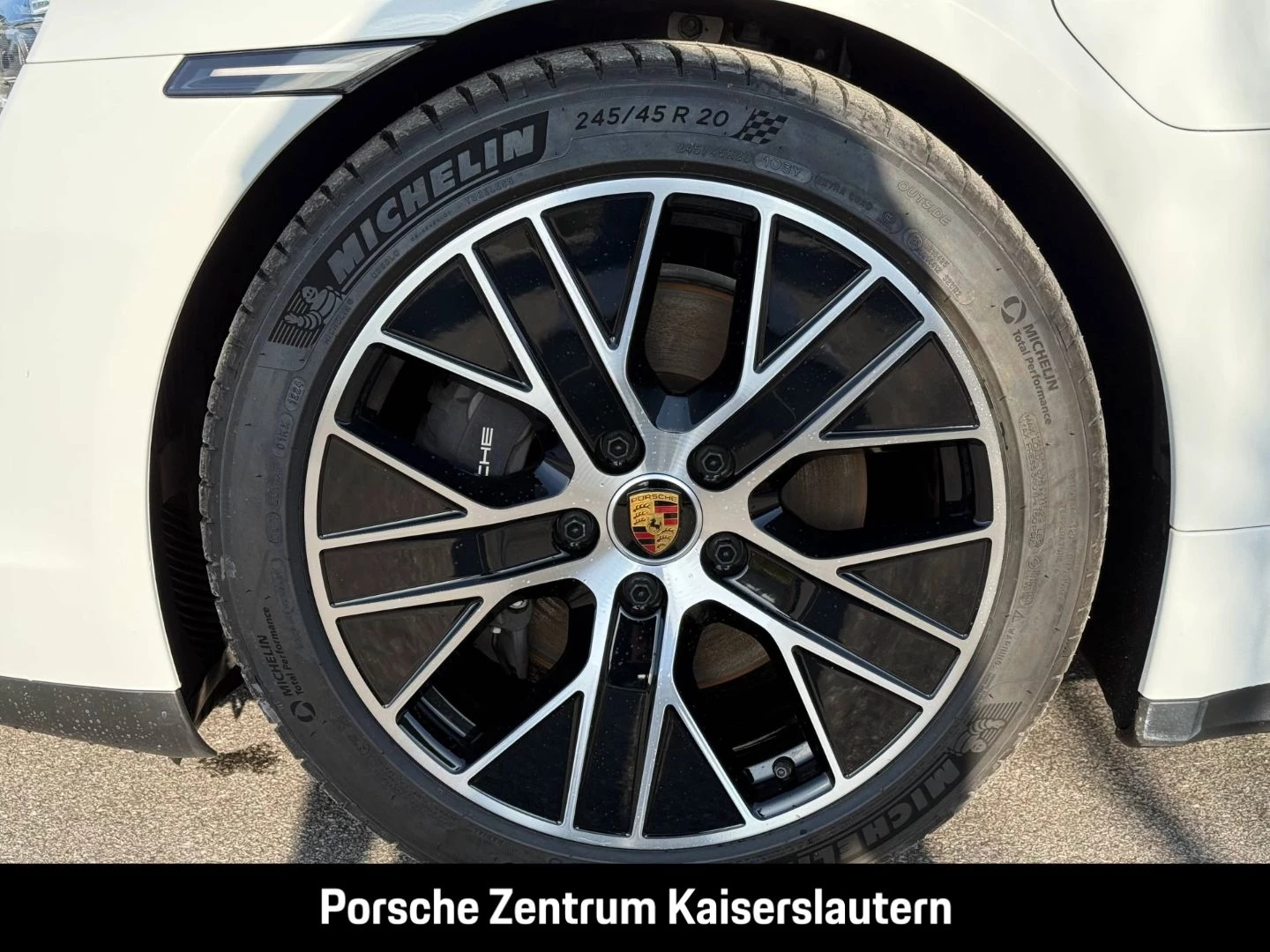 Porsche Taycan Surround-View Luftfederung Panoramadach -