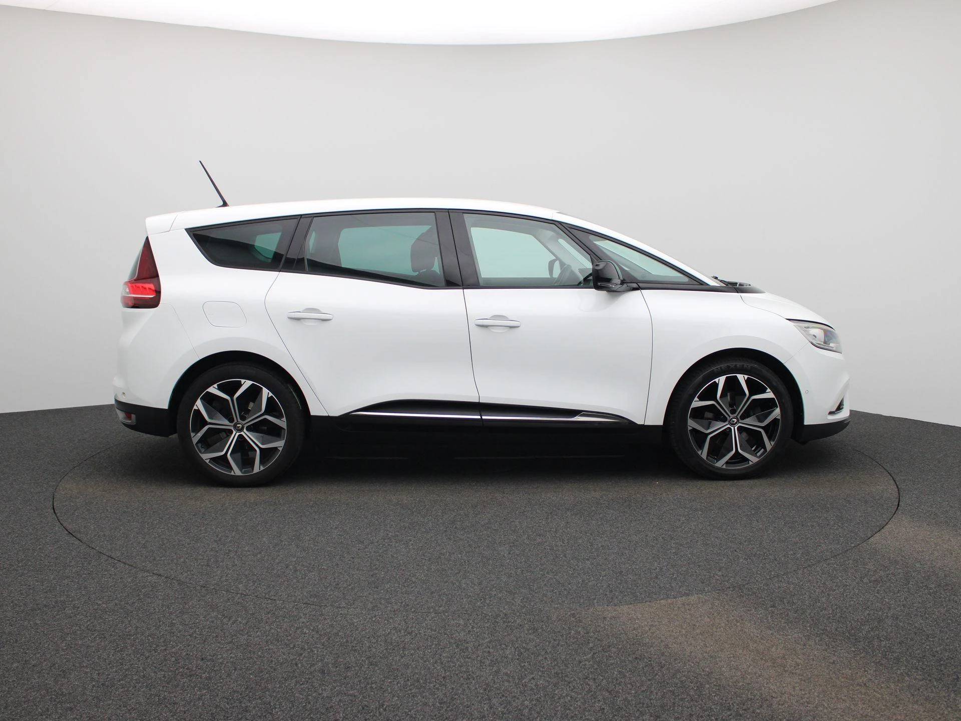 Renault-Grand Scénic-image-7