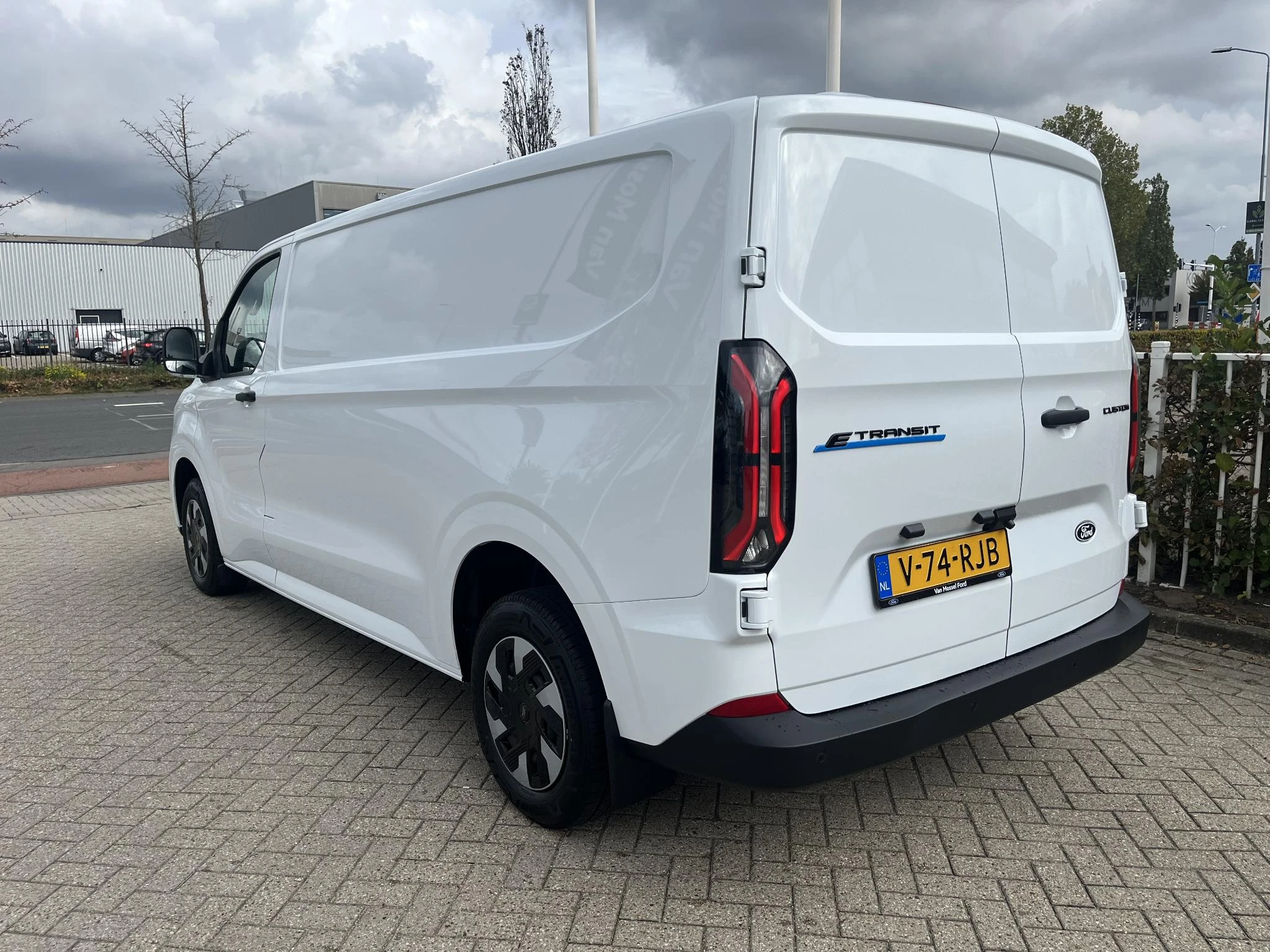 Ford-E-Transit-image-5