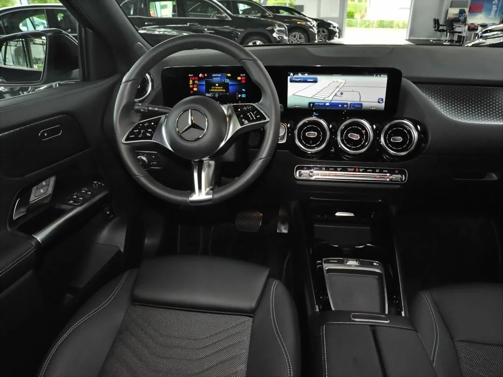 Mercedes-Benz-GLA 200 d-image-7