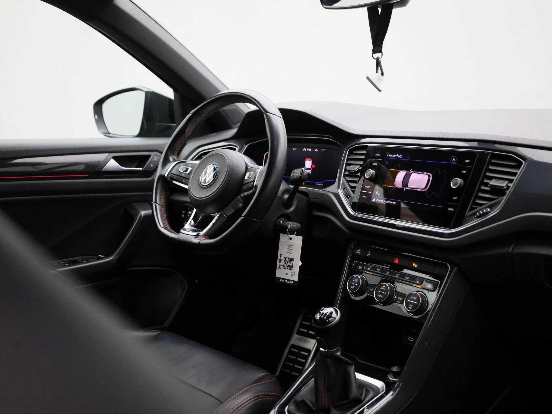 Volkswagen-T-Roc-image-34